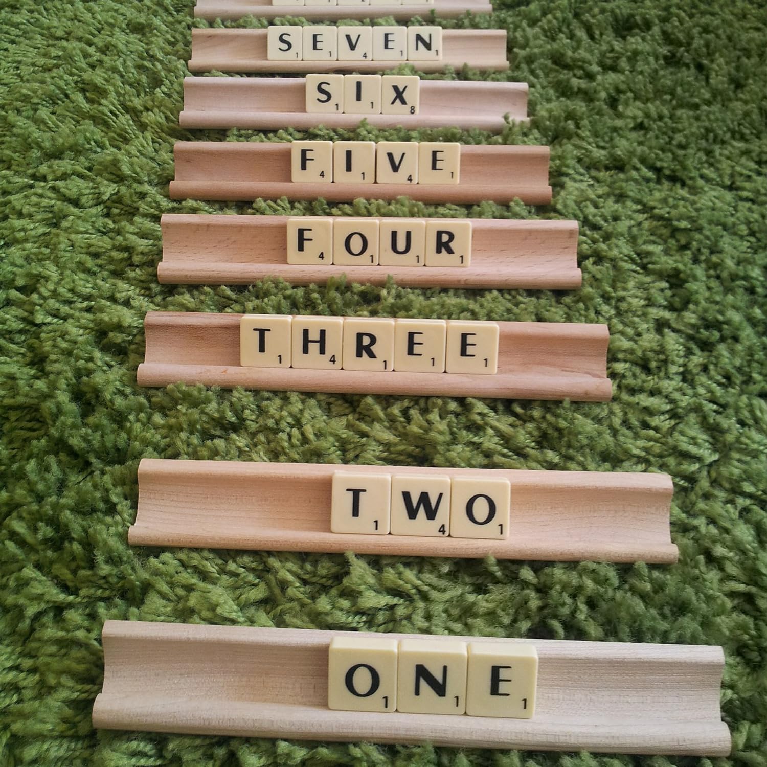 WedDecor 200pcs Plastica Alfabeto Lettera Piastrelle per Lavori Creativi, Completo a-Z E Numero Stampato Arte Cornici, Scrapbook, Fai da Te Project, Spelling, Casa Décor,