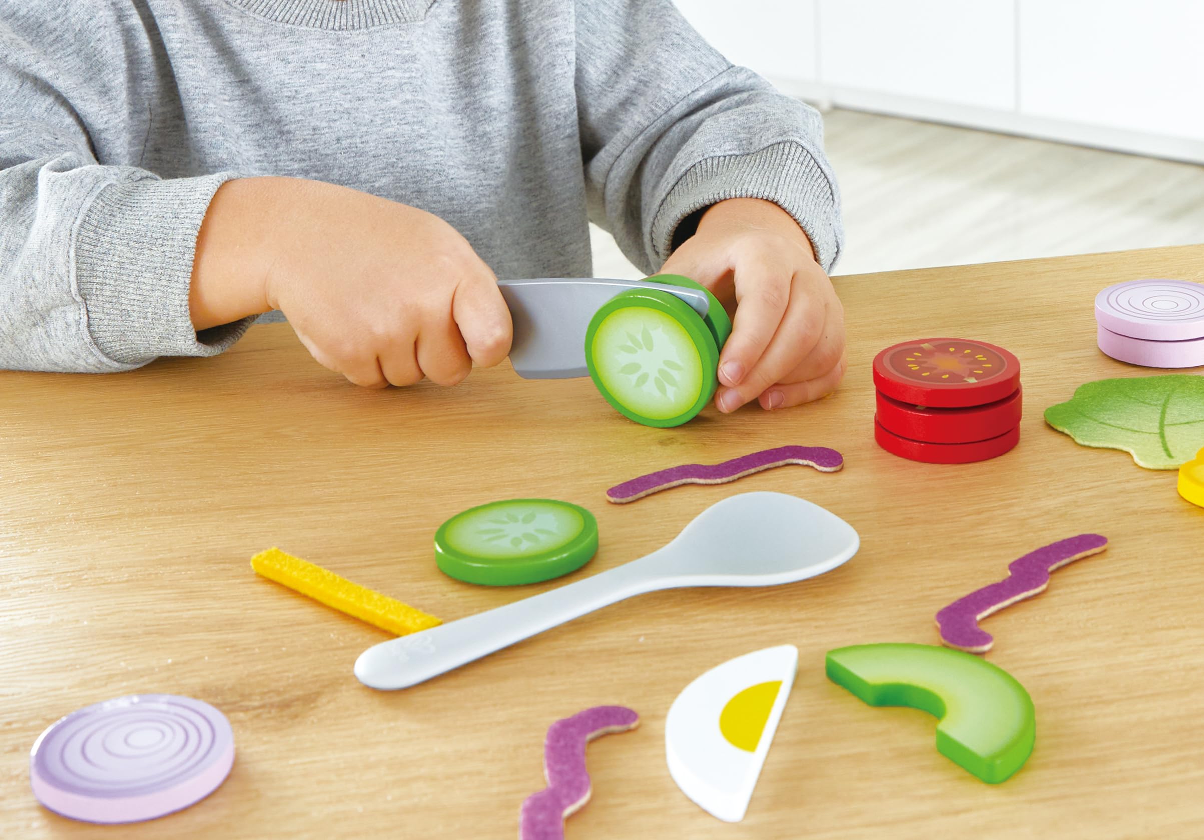 Hape Zestaw sałatek ogrodowych, imitacja drewna dla dzieci, składniki sałatkowe i akcesoria dla zdrowych nawyków żywieniowych 1174340