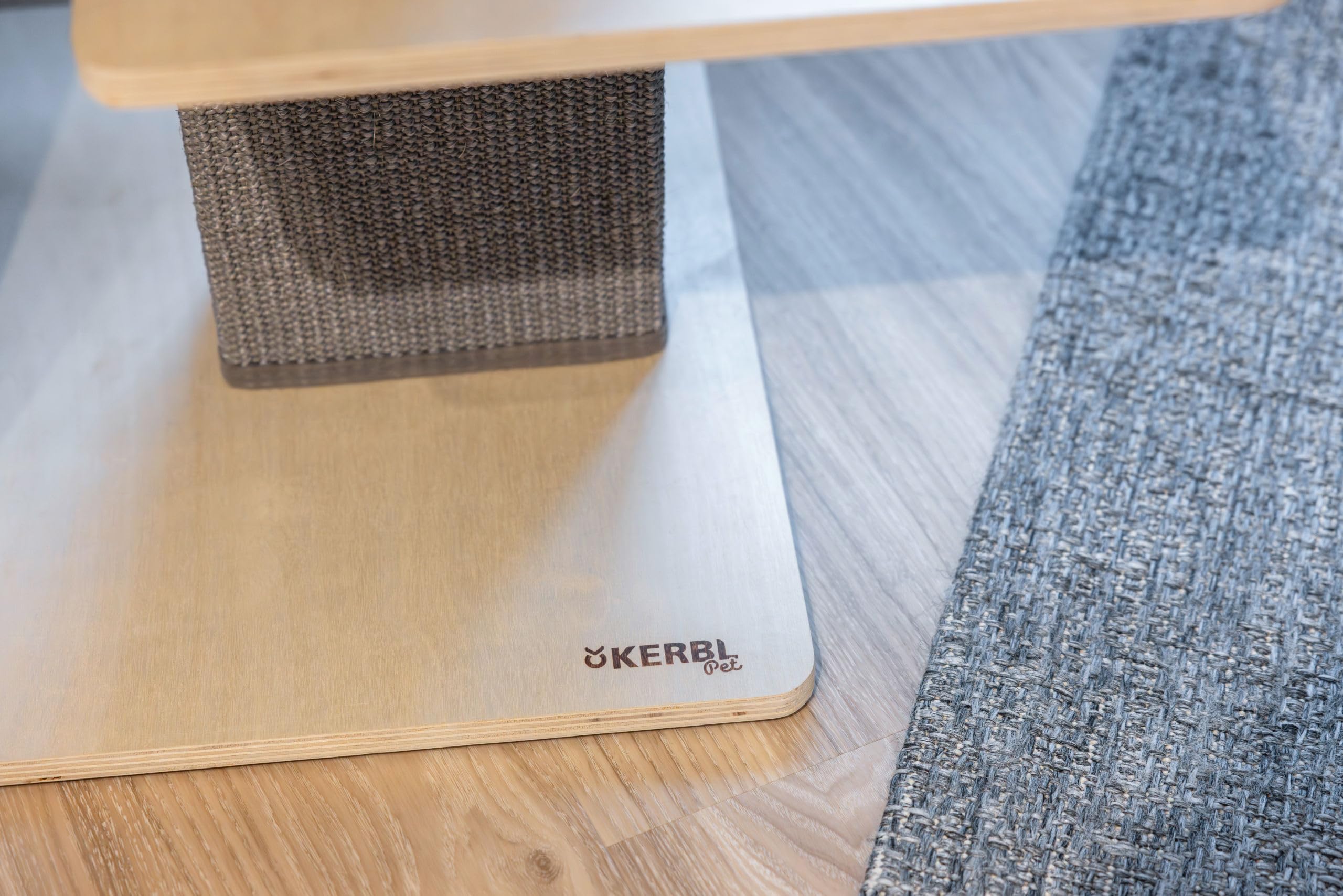 Kerbl Pet Tiragraffi Noah IV, mobili per gatti, grigio/naturale, 75 x 50 x 114 cm, compensato di betulla, per gatti grandi/pesanti, con colonna in sisal, diverse superfici di appoggio, lavabile
