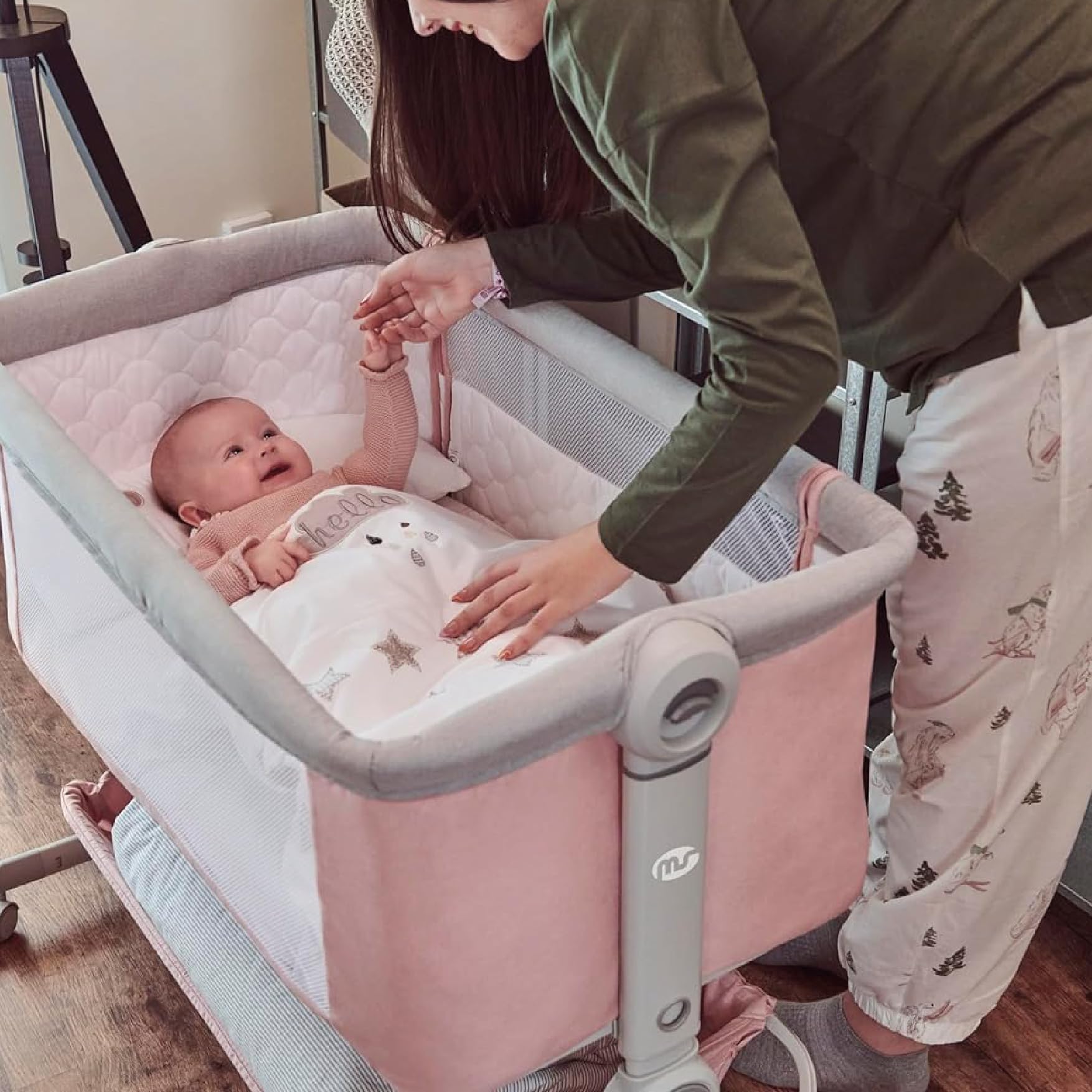 ms BabyWorld Co-sleeping Lettino Comfy - Lettino Co-sleeping Multi-altezza regolabile, reclinabile - Materasso incluso e include zanzariera di serie (Rosa)