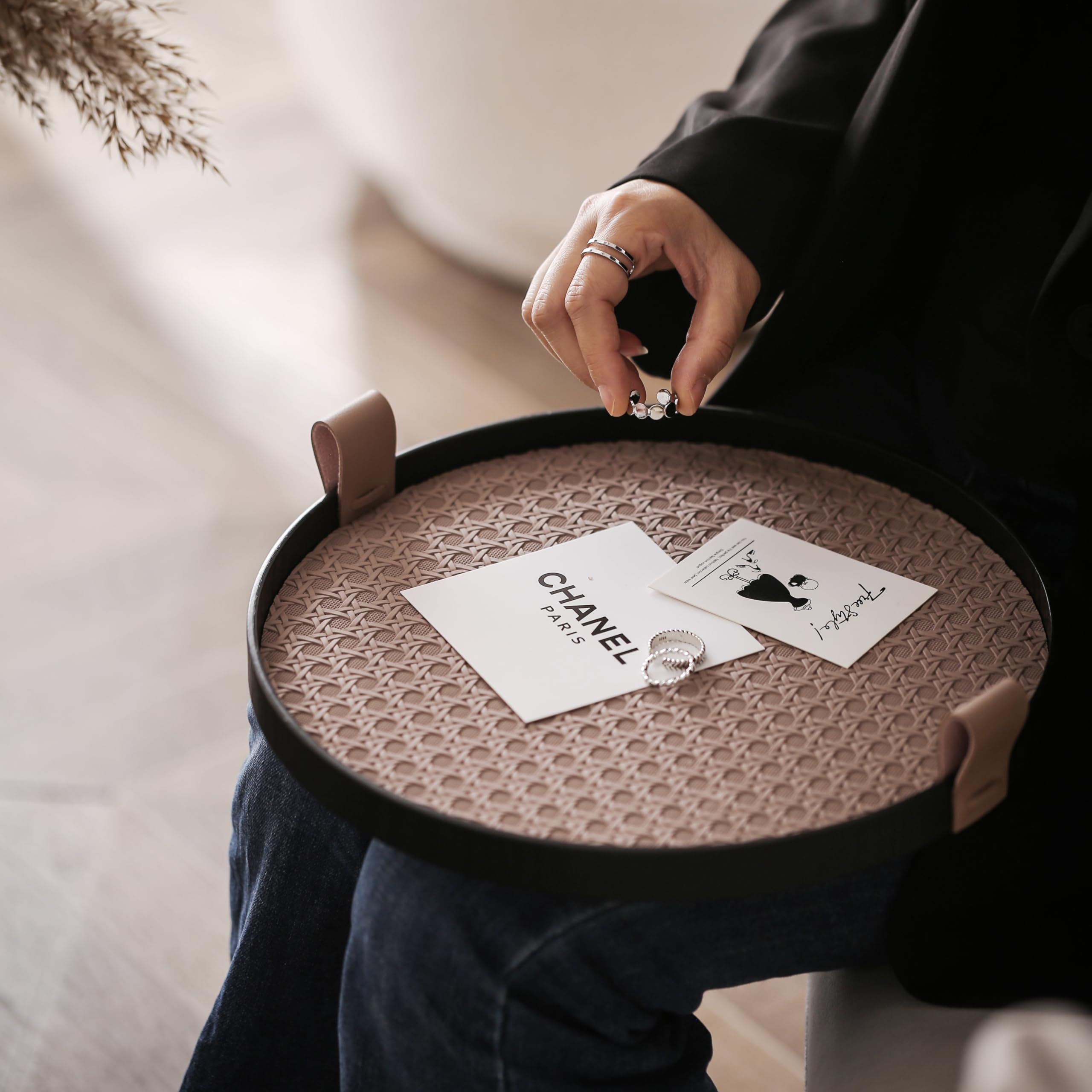 レザーテーブル トレー Amazon｜Denique レザーラウンドサービングトレイ、直径12インチ x