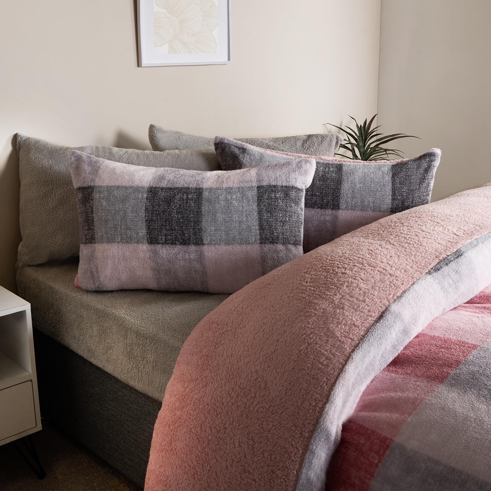Ohs Blush Pink Gingham Check Double Teddy Fleece Bedding Set, Soft Warm & Fluffy Fleece Fabric Timeless Gingham Check Pattern Double Duvet Set With 2 Pillowcases, Blush