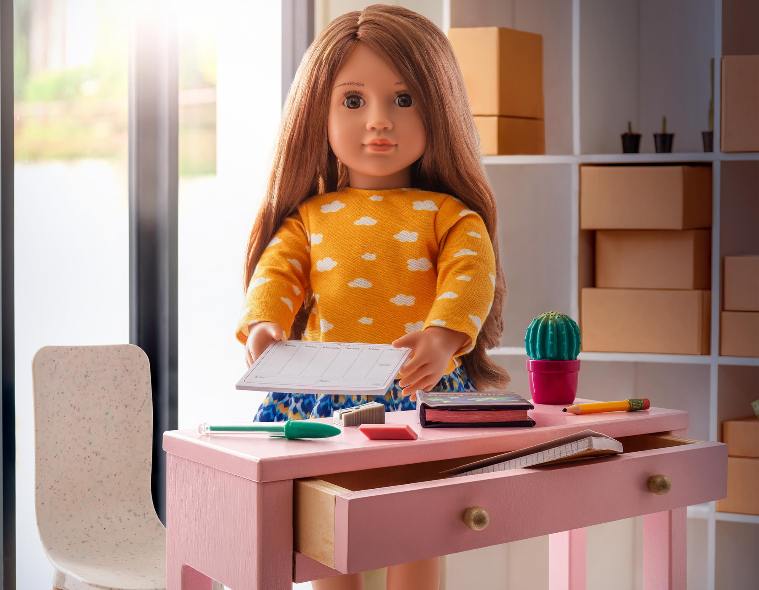 Our Generation - Set da ufficio OG Working Wonder - Mobili per la casa delle bambole - Set di scrivania e sedia per la casa - Accessori per bambole da 46 cm - Giocattolo per bambini dai 3 anni in su