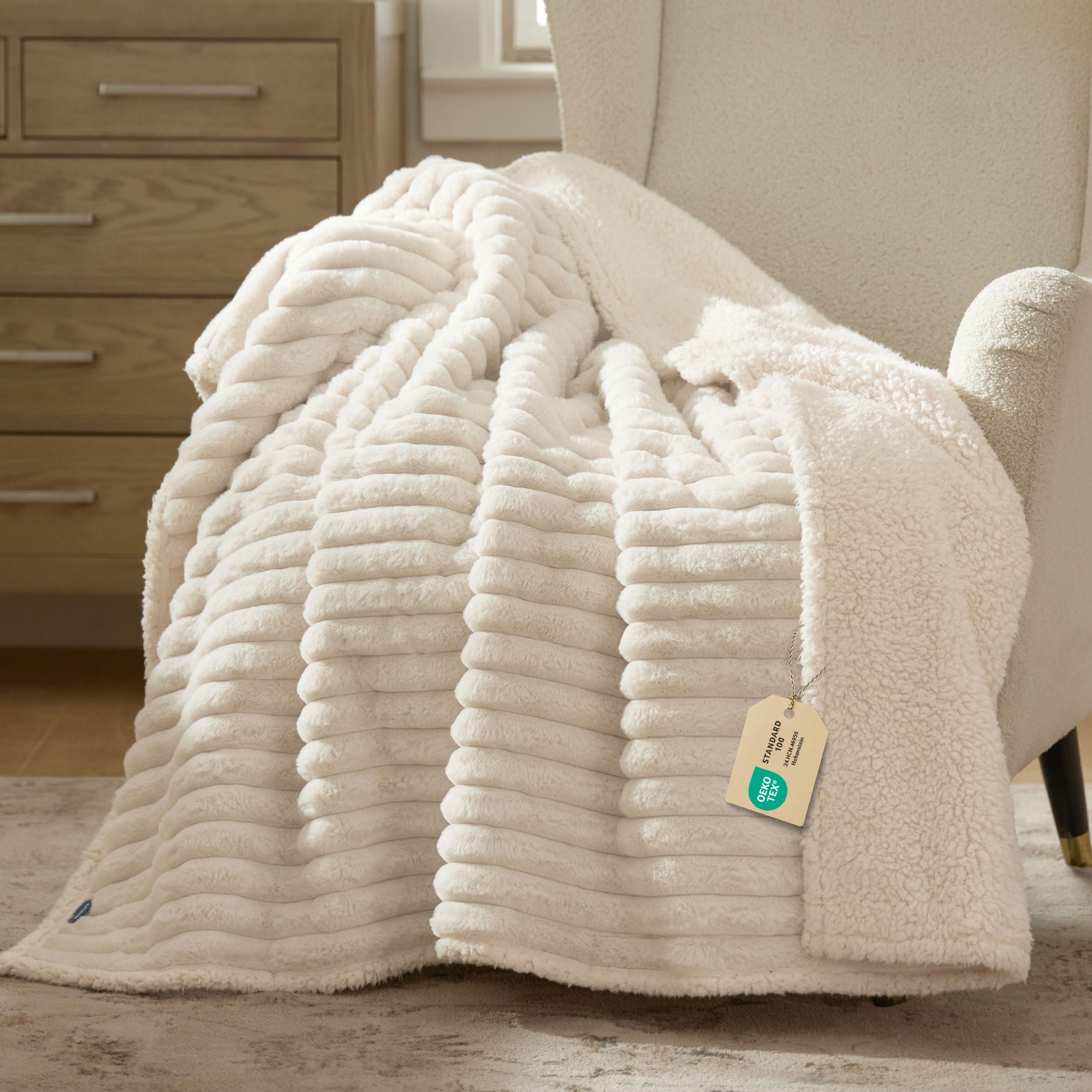 Bedsure ComfyFleece Waterproof Dog Blanket