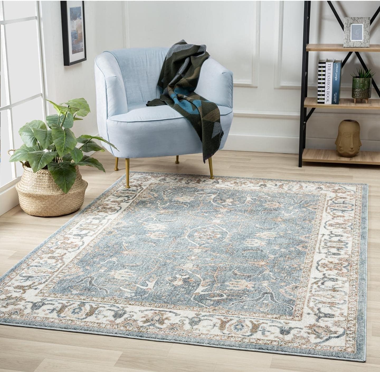LUXE WEAVERS Patricia Collection 104 Blue 8x10 Oriental Floral Area Rug