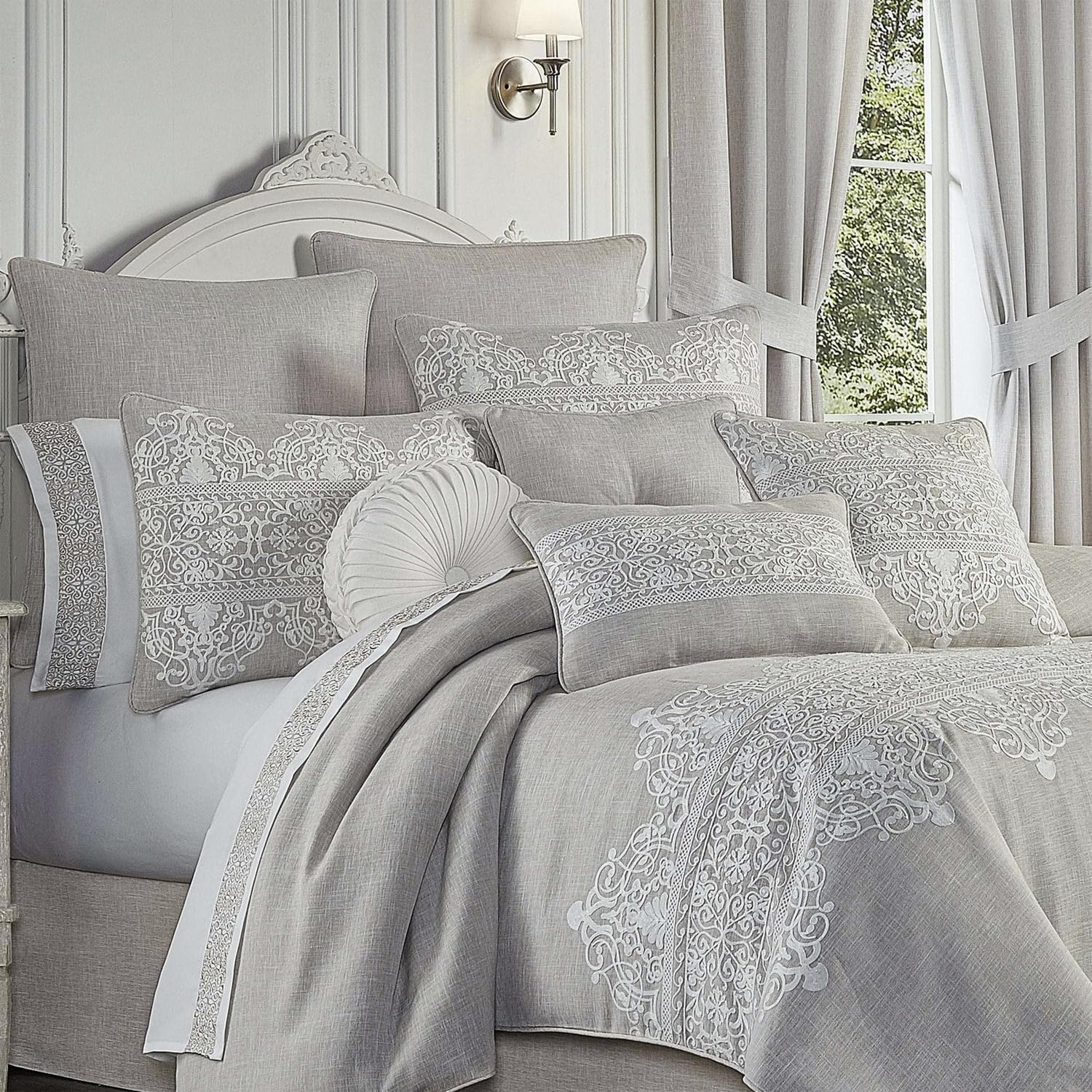 J. Queen New York Aimee Bedding Set