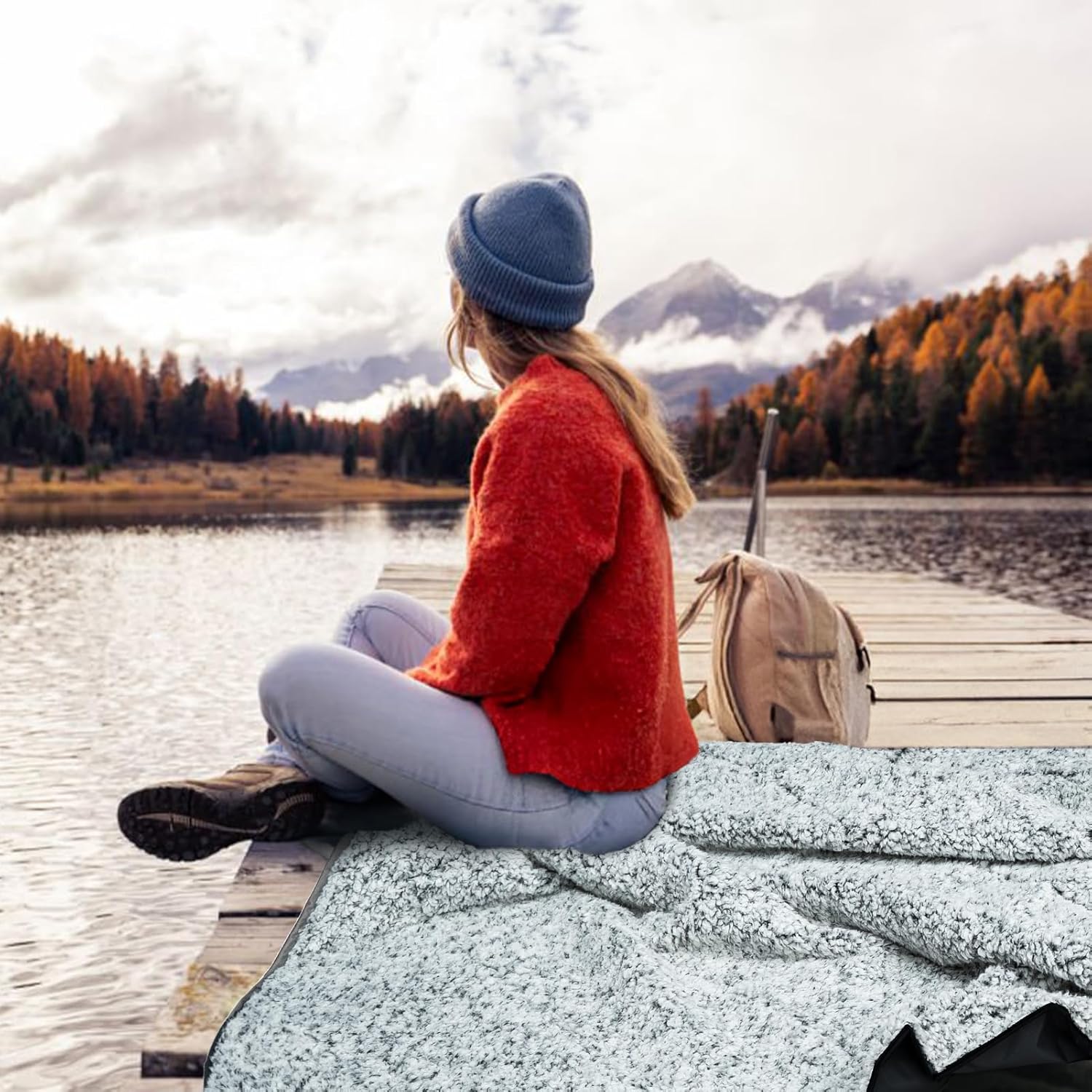 Sherpa Warm Outdoor Camping Blanket - Waterproof Stadium Blanket for Cold Weather, Camp, Sports Mom and Concert - Camping Quilt 80" X 58" (Black)