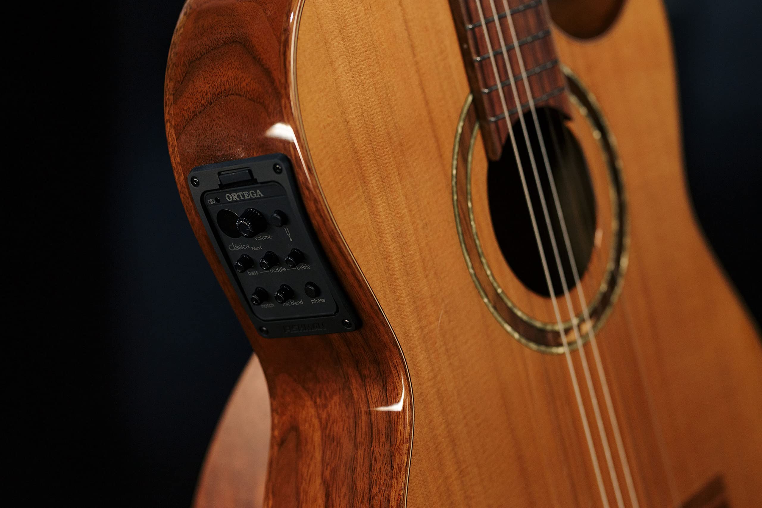 Ortega Ben Woods Signature Guitar Reversed Headstock Nylon 6 Corde + Custodia morbida Ben Woods - Sistema Fishman -Ortega con uscita XLR (FLAMETAL-TWO)