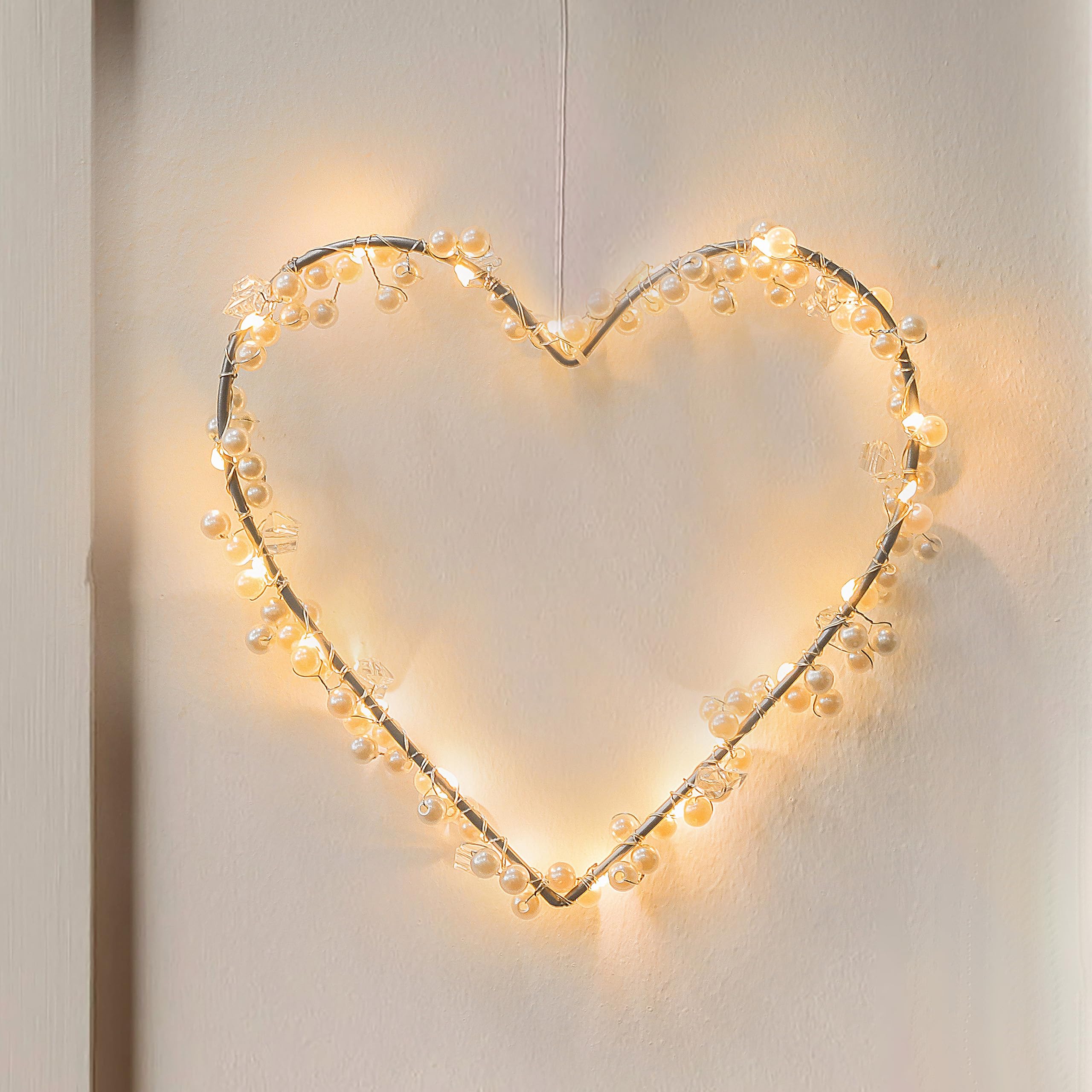 CozyHome 20 LED Herz Lichterkranz mit Stecker - Warmweiß Fensterdeko beleuchtet | LED Deko Wohnzimmer modern zum hinstellen oder hängend | Leuchteten Fenster Hochzeitsdeko Herzen zum aufhängen Strom