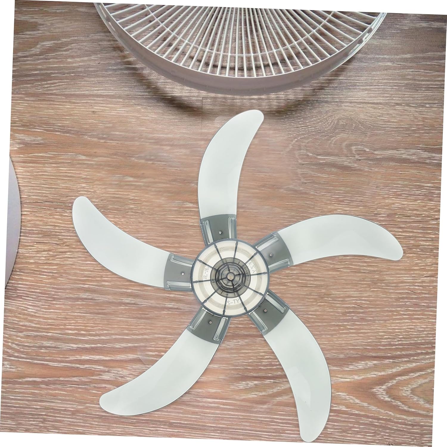 Cabilock Stand Fan Replacement Blades 18 Inch Electric Fan Blades Replacement for Floor Cooling Leaves 450mm Diameter