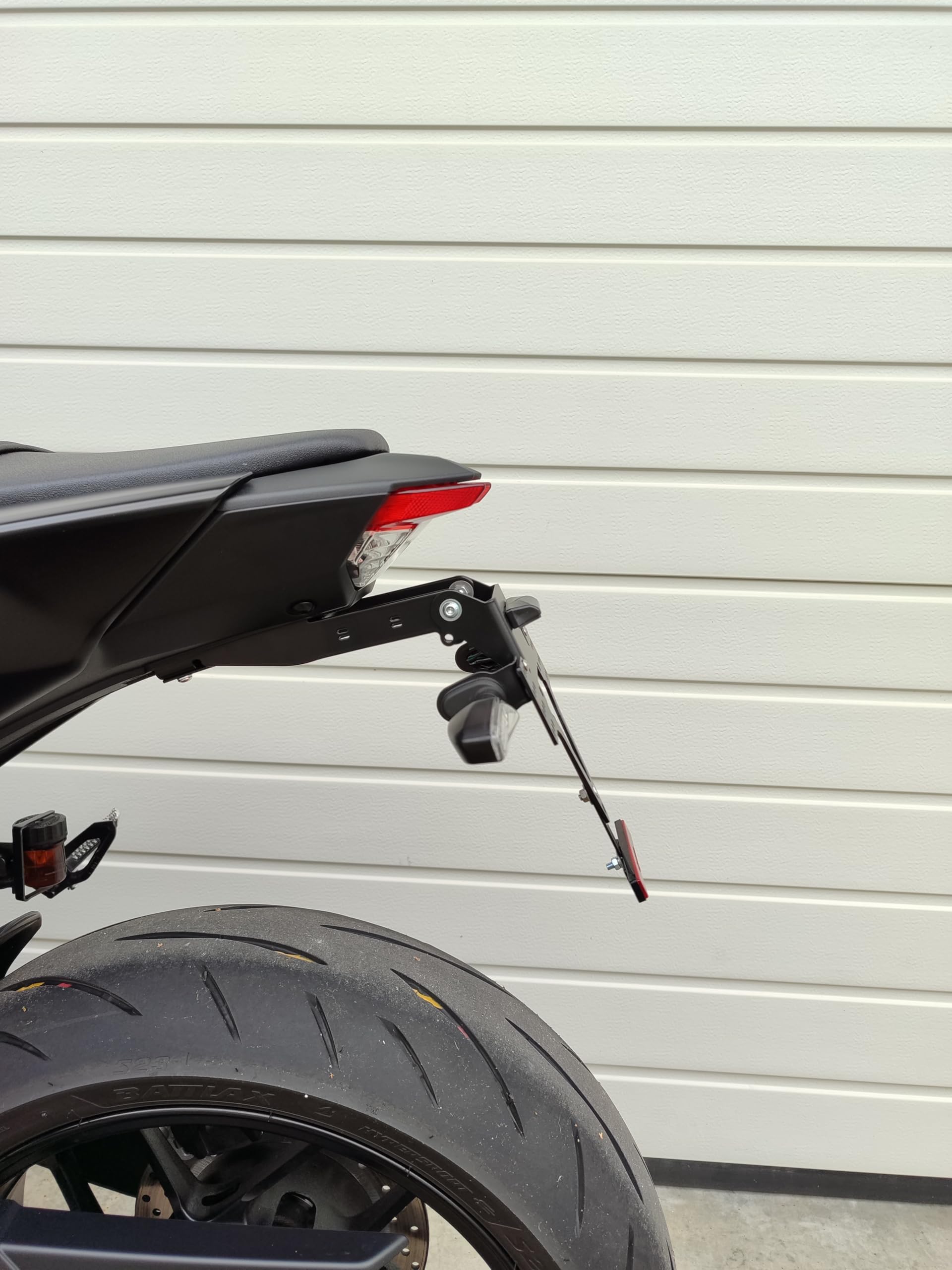 Kennzeichenhalter kompatibel mit Yamaha MT09 ab 2024 mt-09 Kennzeichenträger Tail Tidy Heckumbau kurzes Heck für OEM Blinker