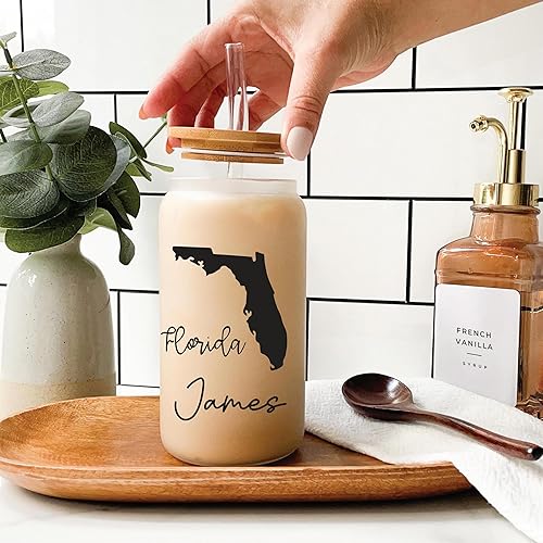 Miniatura 7 de Vaso de vidrio personalizado con popote y tapa, regalos con monograma para mujeres, taza de vidrio personalizada de 16 onzas, tazas de café helado