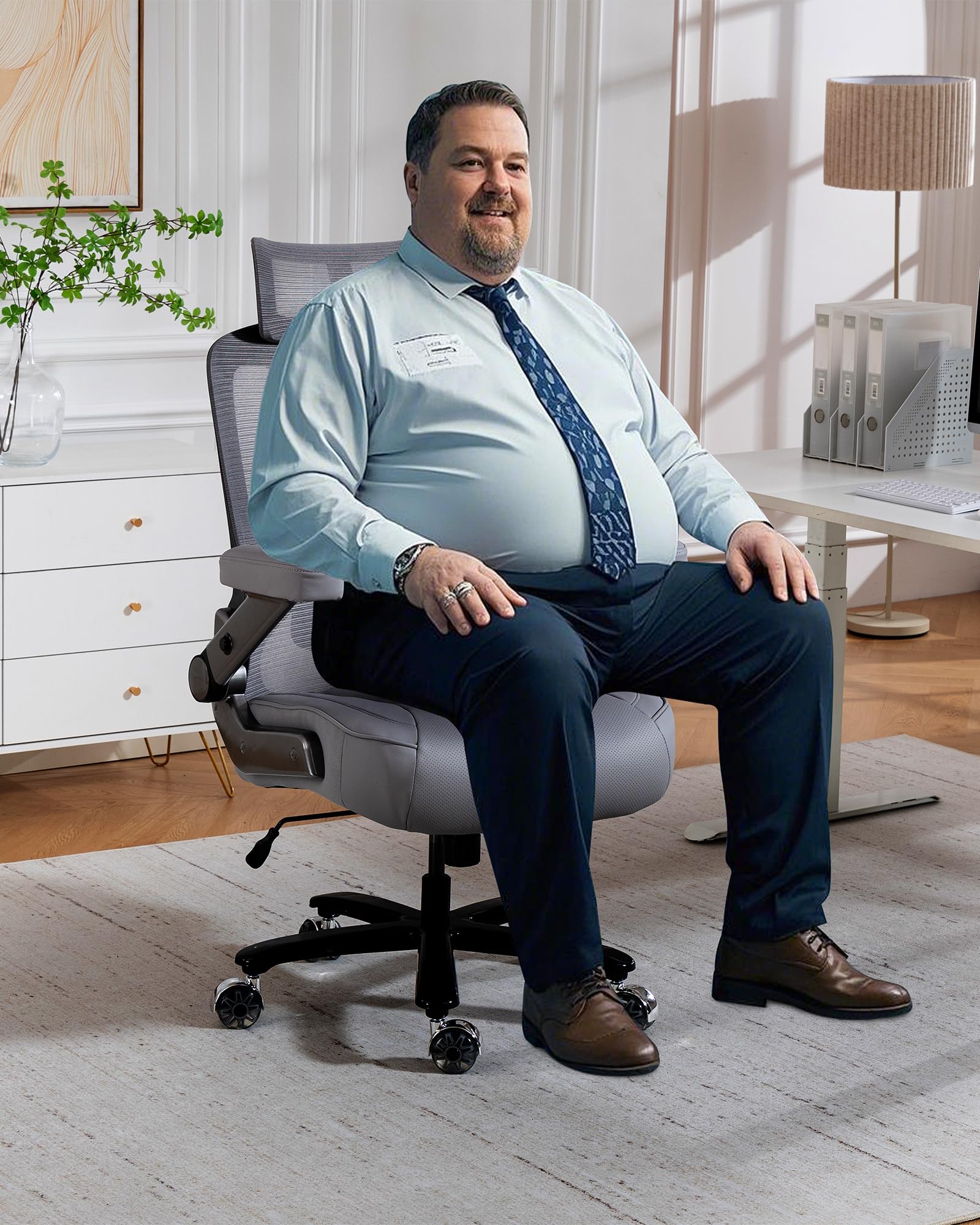 Ergonomischer Bürostuhl mit Lordosenstütze & Kopfstütze, bis 350 kg belastbar, Höhenverstellbar, Mesh-Rückenlehne mit Kippfunktion, Verstell- & Klappbare Armlehnen, Breiter Sitz, Grau
