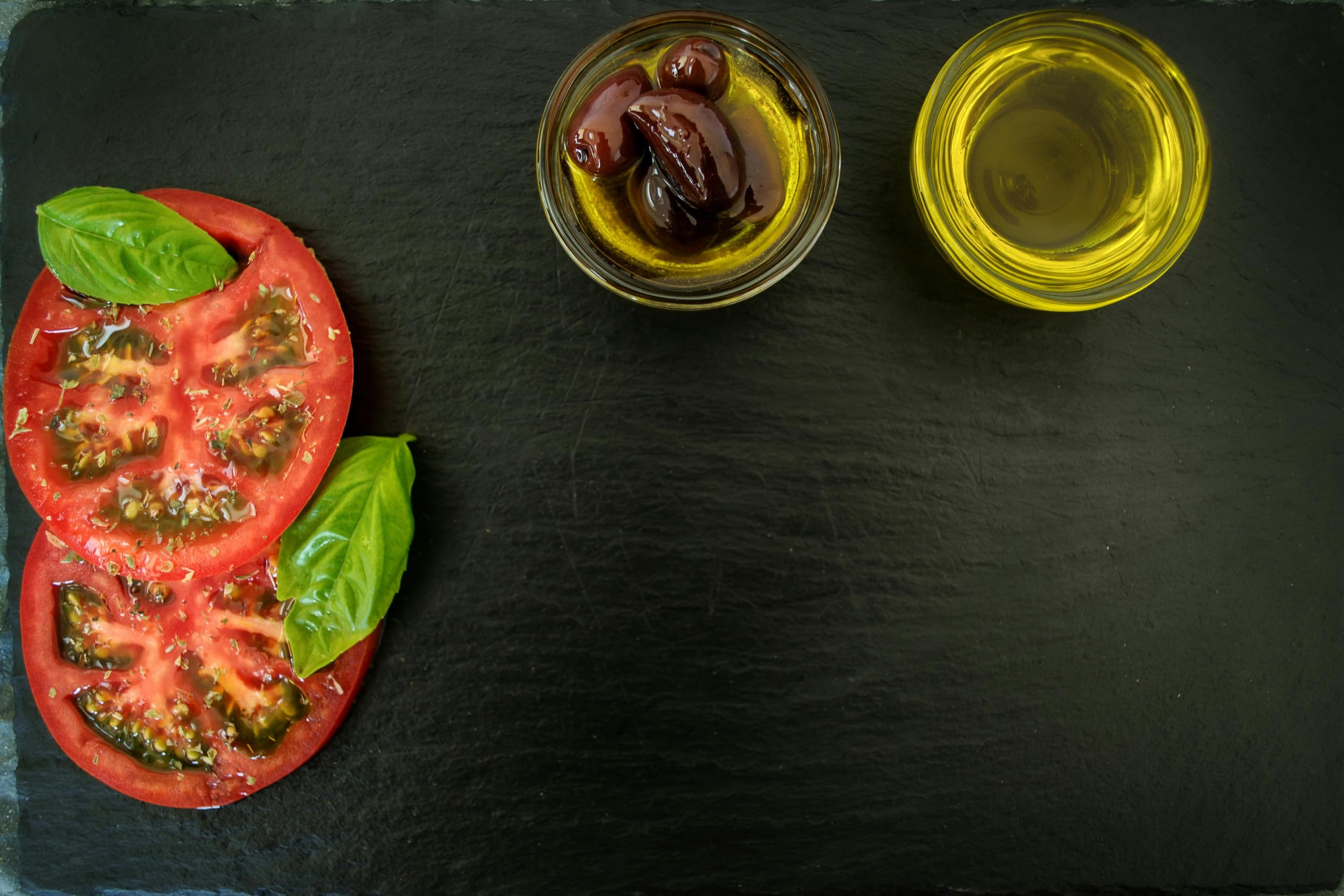 Kalogiros griechische Kalamata Oliven ganz 6x 1 kg – aus Griechenland Kalamon Olive mit Stein eingelegt in Salzlake – Perfekt zu Salaten, Pasta, Pizza, Olivenpasten, Soßen oder zu Brot und Wein