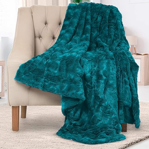 Everlasting Comfort Soft & Comfortable Teal Faux Fur Throw Blanket for Couch - (50"x65") Minky & Fluffy Fall Blankets & Throws, Plush Fuzzy Cover for Bed, Sofa & Living Room - Cozy Home Decor - Teal