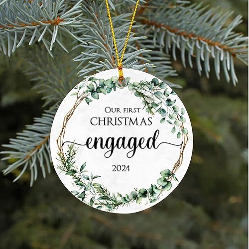 Miniatura 3 de Adorno de cerámica con texto en inglés "Our First Christmas Engaged 2023", adorno de Navidad, aniversario de boda, adorno de decoración de boda,