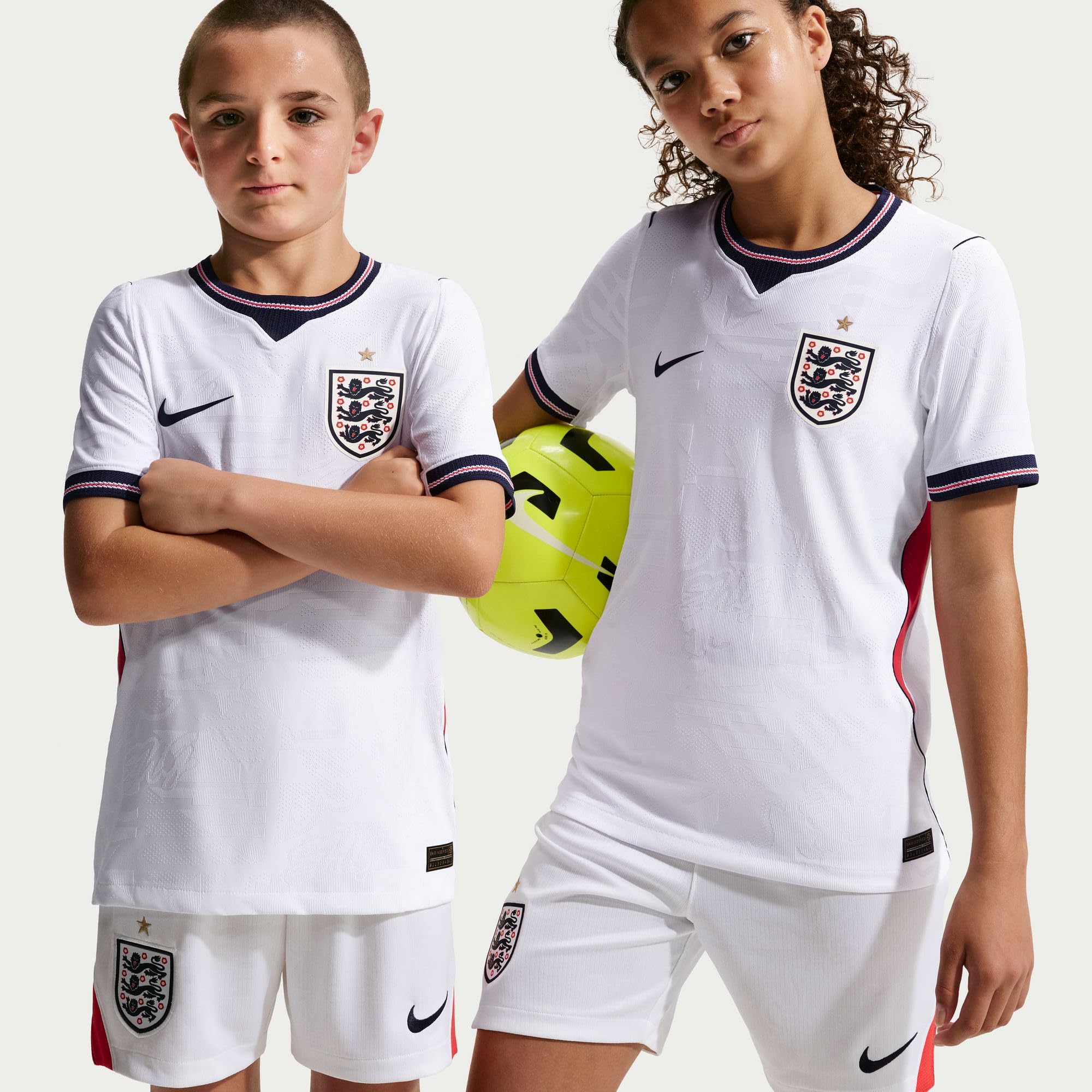 NIKE Koszulka piłkarska Uniseks - dzieci England 2026/27 Heimspiel Nike Aero-fit Authentic Fußballtrikot (Ältere Kinder)