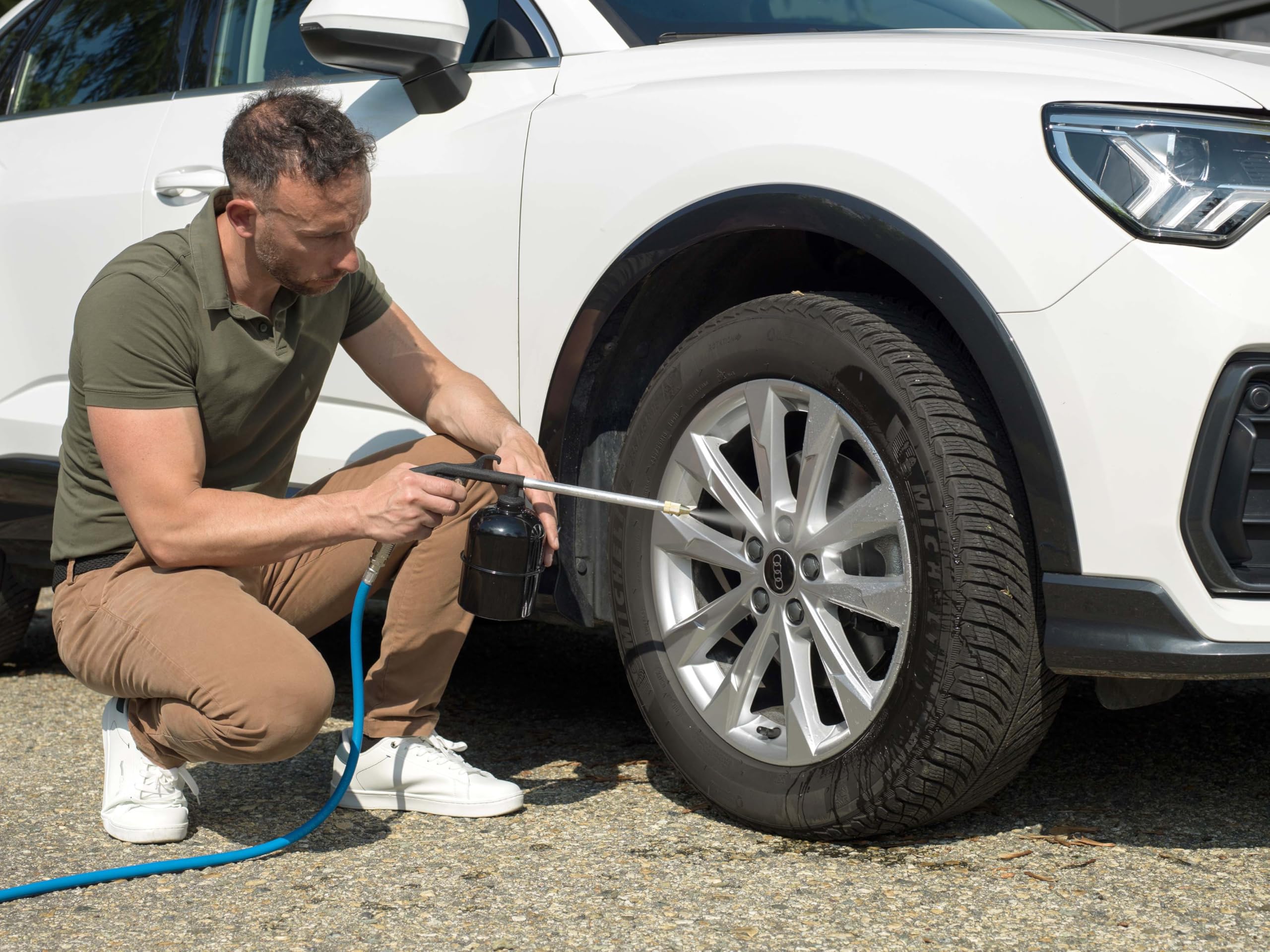 MICHELIN, Kit Accessori per Compressore 8 Pezzi (Include Tubo a Spirale 5m Completo di Attacchi Rapidi, Pistola di Gonfiaggio, Pistola di Soffiaggio, Aerografo a Gravità, Pistola di Lavaggio, 3 Ugelli