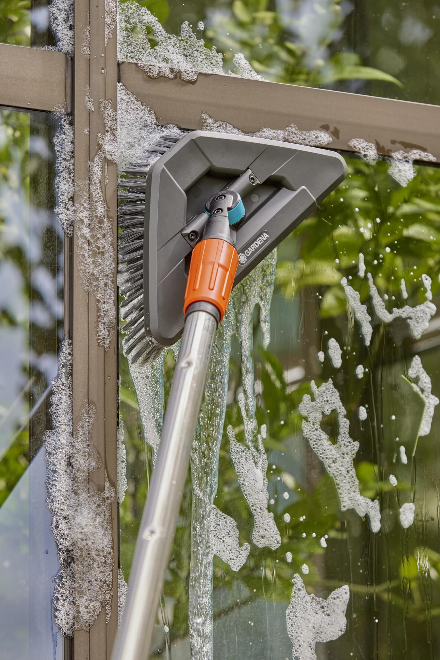 Gardena Cleansystem Cepillo Acoplable Suave Flex: Limpia Superficies delicadas, Forma Triangular, cerdas Suaves, Giratorio, conexión al Mango Cleansystem, para Superficies Grandes (18812-20)