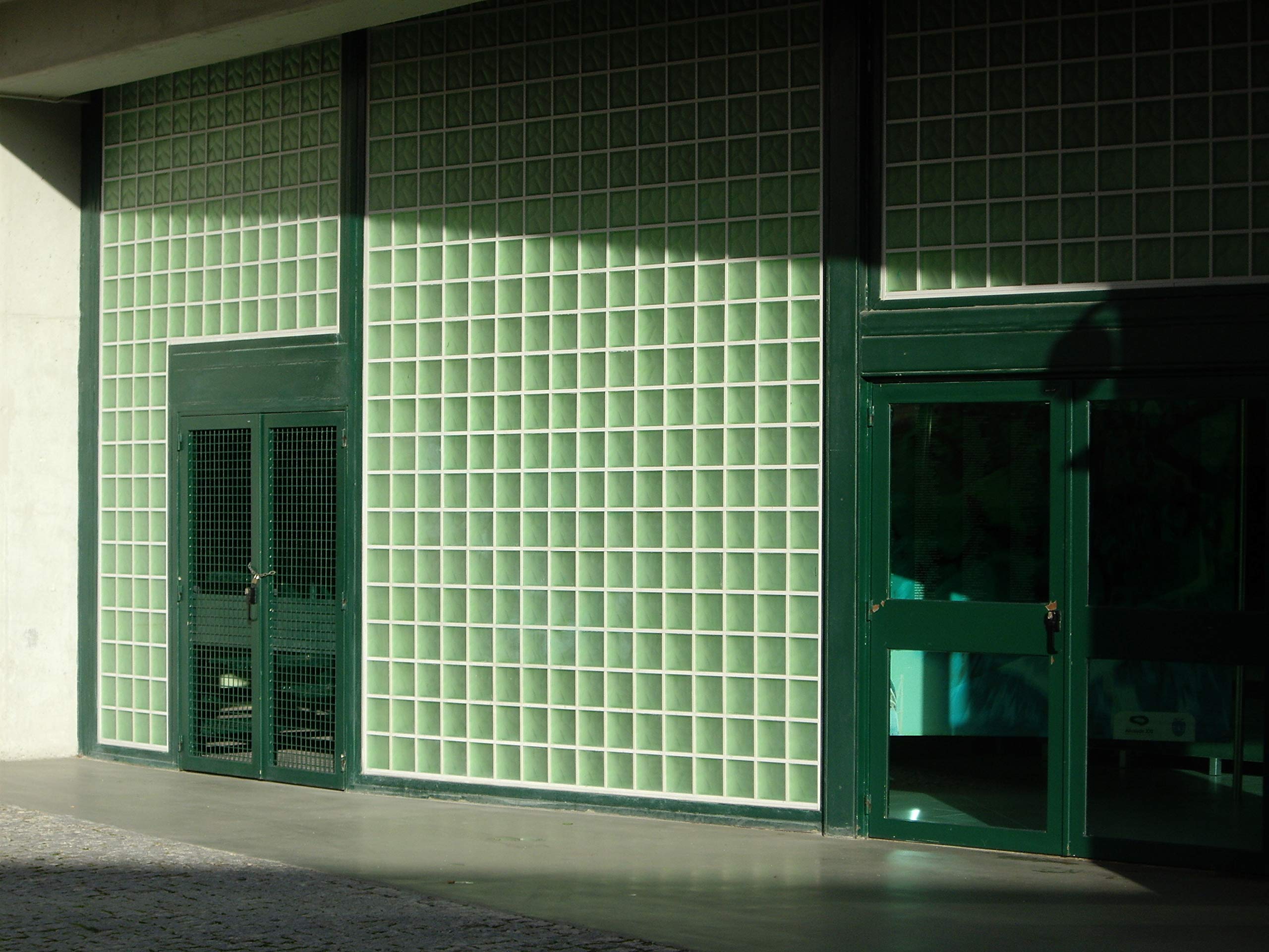 Bloque de Cristal Lux Glass Verde Claro Ondulado Satinado 2 caras | cm 19x19x8 | Unidad de venta 1 caja de 6 pzas