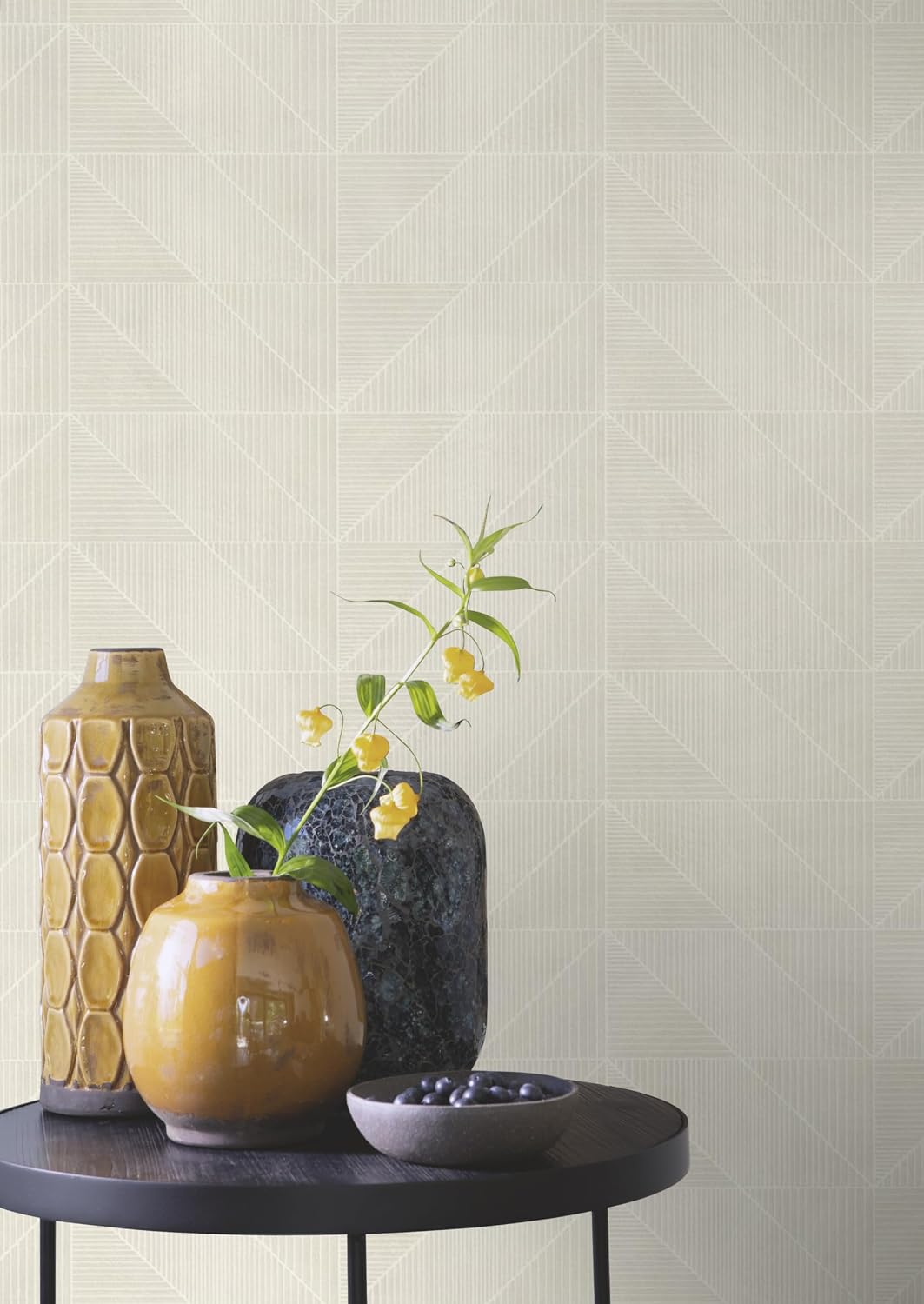 Rasch Welcome Home Collection 653915 Non-Woven Wallpaper with Geometric Motif and Lines in Cream