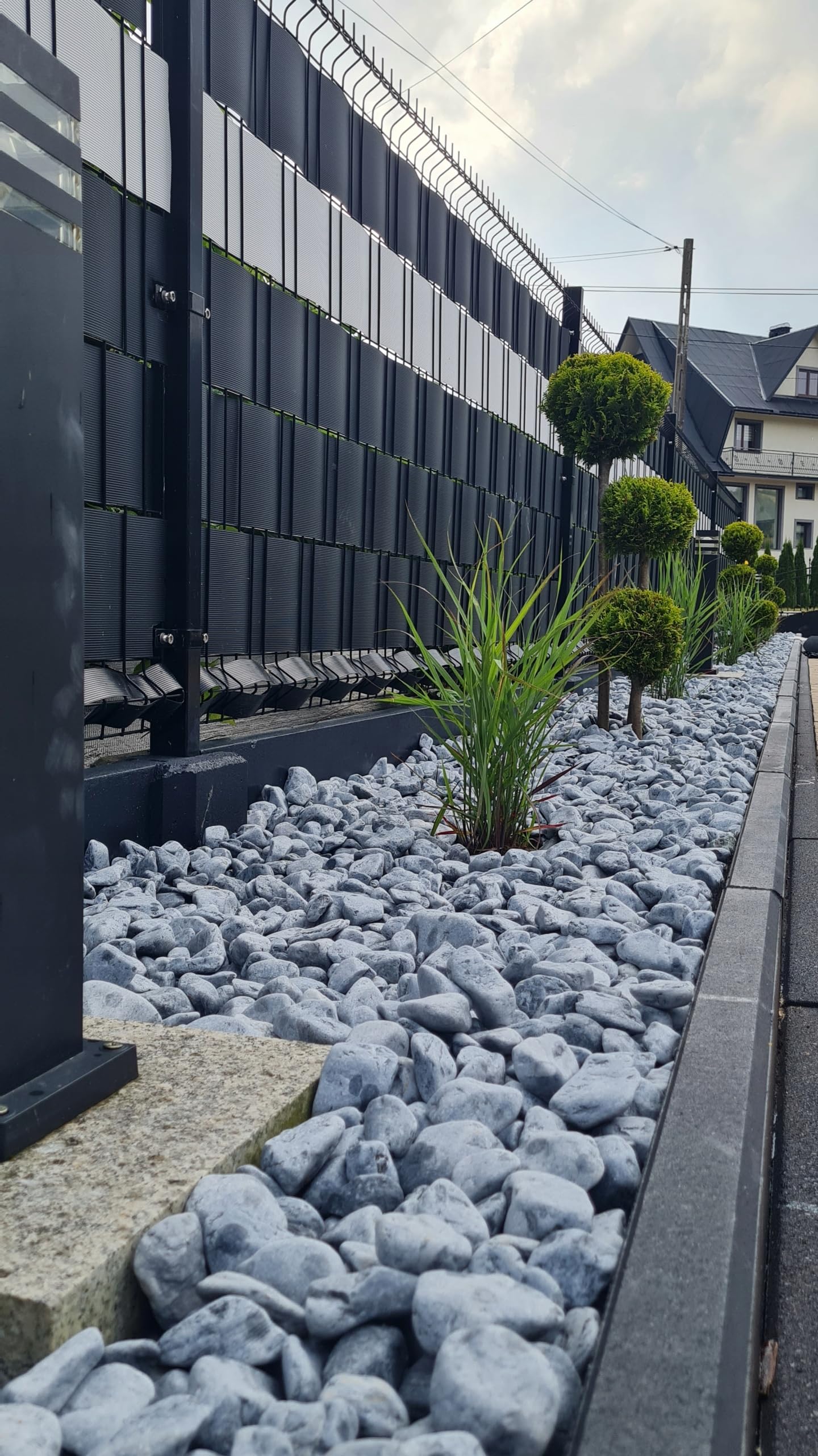 Kamienie dekoracyjne szare 2-4 cm – kamienie dekoracyjne – małe kamienie dekoracyjne – dekoracja ogrodowa – dekoracja akwarium – kamienie dekoracyjne do wazonów