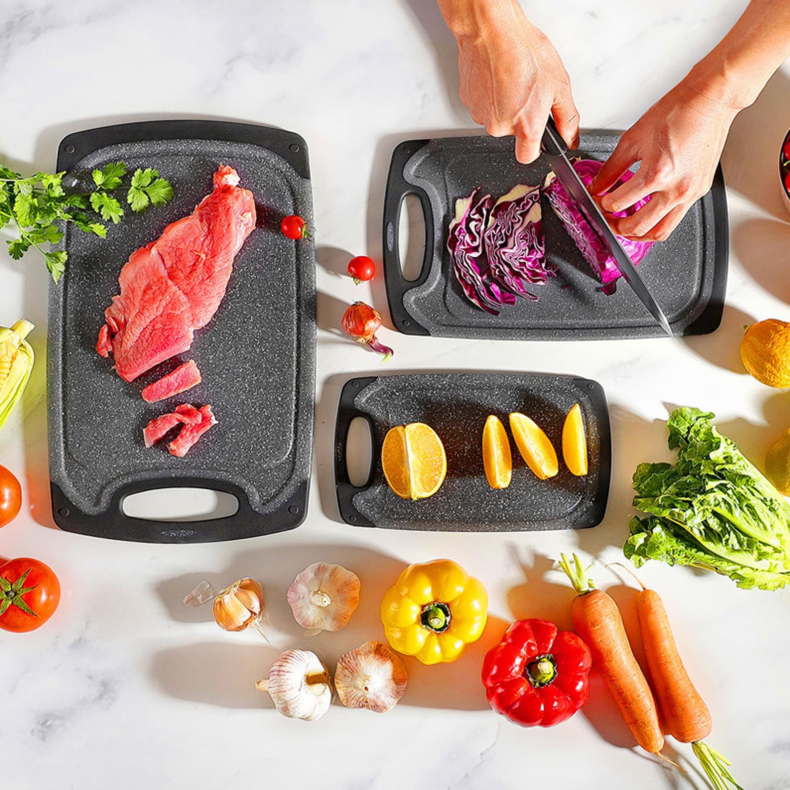 tabla de cortar para cocina, juego de 3 tablas de cortar de plástico, con canal para recoger jugos y diseño antiderrame + orificios para y guardar. negro.