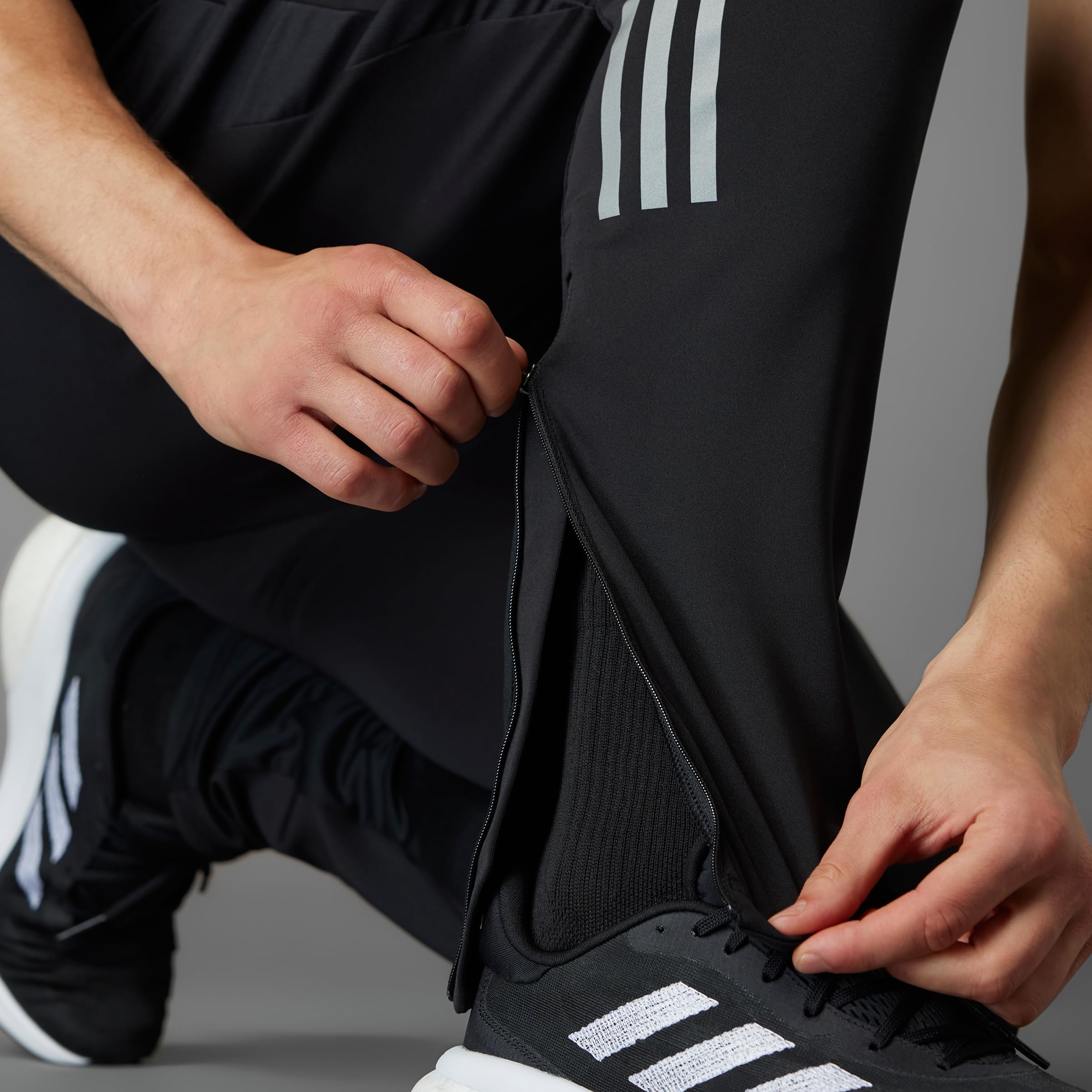 adidas Men Pantaloni Own The Run Astro Knit