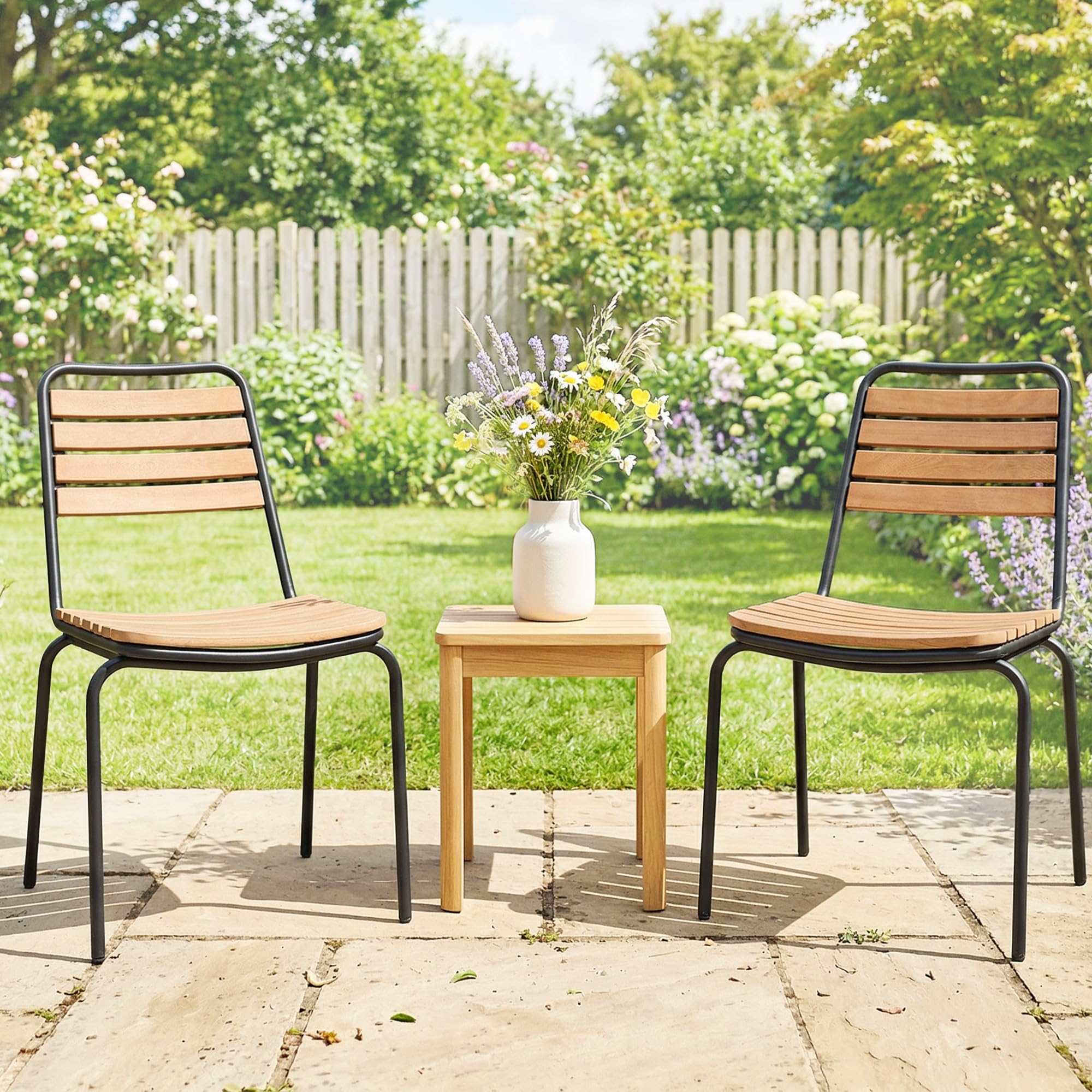 Outsunny Lot de 2 Chaises de Jardin Empilables, Assise et Dossier en Bois Massif à Lattes, Structure en Acier, Chaises d'Extérieur pour Terrasse Balcon Bistro, 61x47x81cm, Naturel