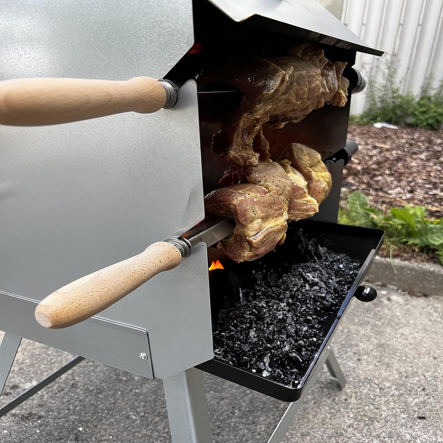 ACTIVA Mutzbratengrill I Premium Mangal Grill inkl. inkl. batteriebetriebem Motor & Spieße I Robuster Holzgrill für ein einzigartiges Grillerlebnis, aus Legierter Stahl