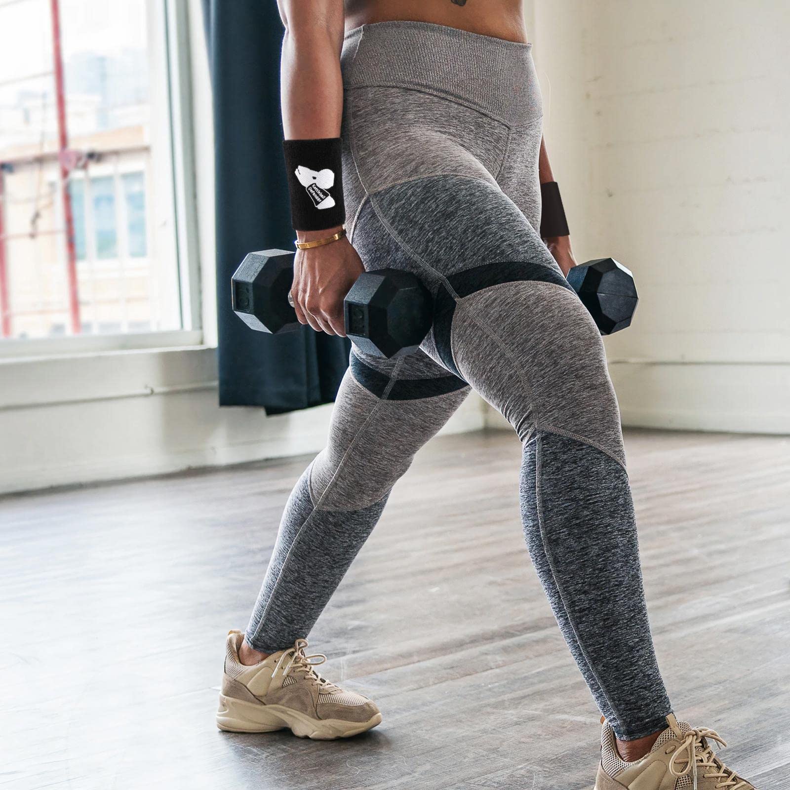 Milageto 2Pcs Ventilated Kettlebell Wrist Guards Provides Support Built Pad Wrist Support Forearm Sports Training Gym Workouts