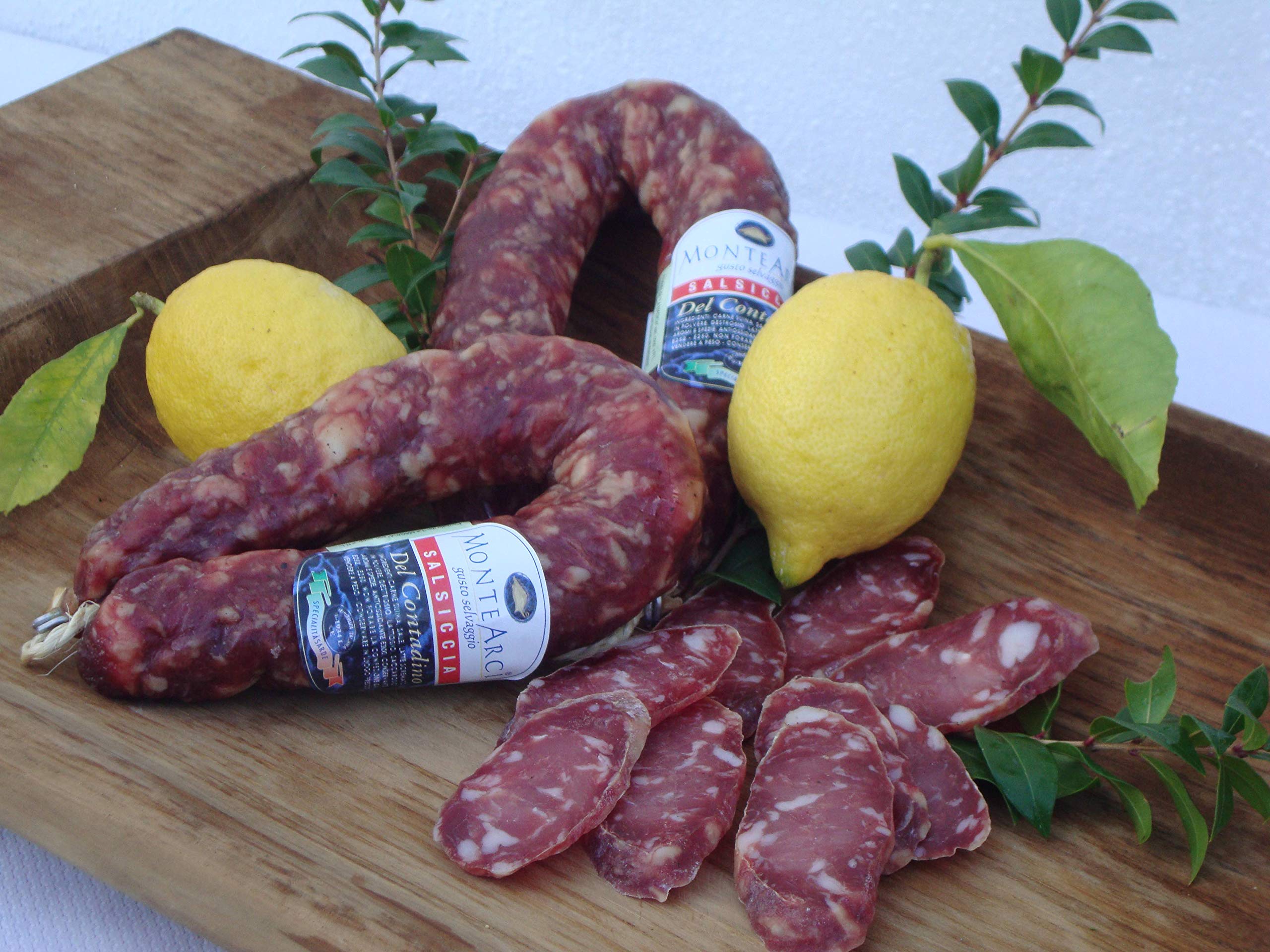 4 x 400 gr - Salsiccia del contadino. Salsiccia sarda - Salumificio Monte Arci. Circa metà del secolo scorso, ai piedi del Monte Arci, nacque un salumificio che decise di rendere noti i sapori