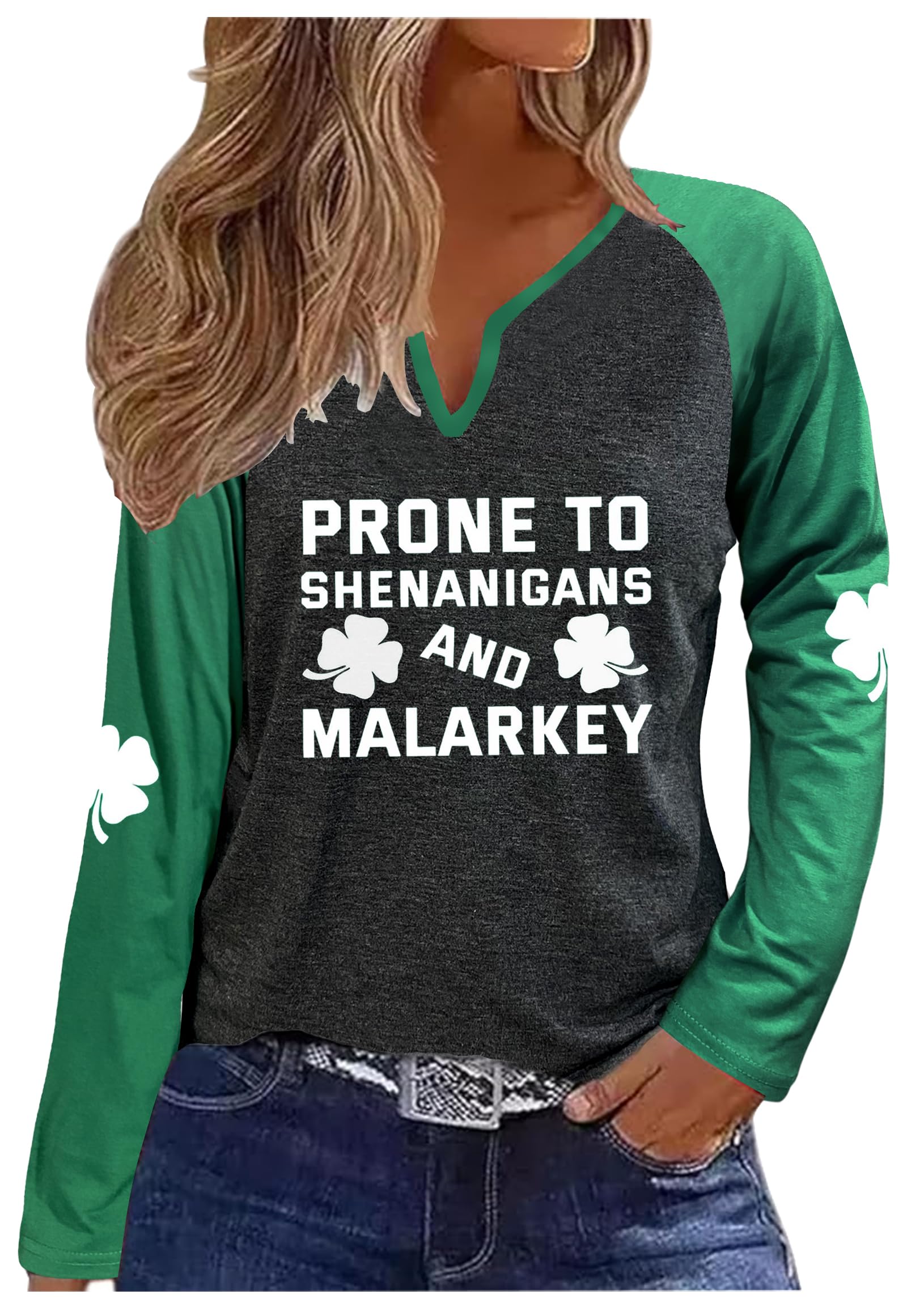 T-shirt da donna con scollo a V per il giorno di San Patrizio maglietta grafica trifoglio irlandese fortunato maglietta a maniche lunghe regalo magliette top