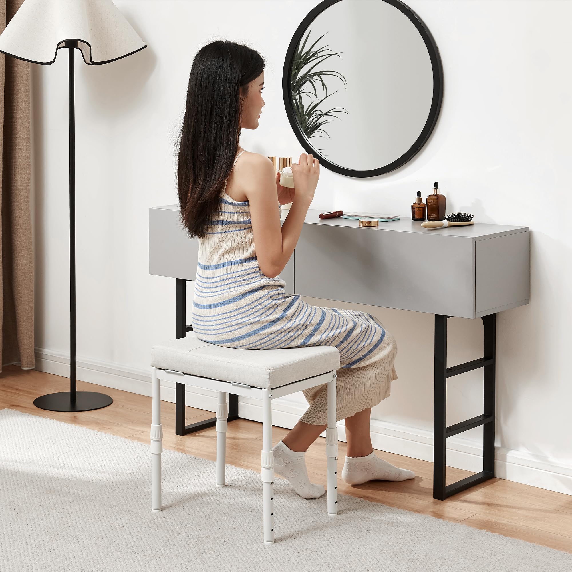 TIOPGHAD Reposapiés Ajustable para Escritorio, Taburete Otomano, Beige | 4 alturas, inclinación 60 grados, 28 posiciones, cojín de espuma de 6 cm, base metálica, para escritorio, sofá, cama, oficina