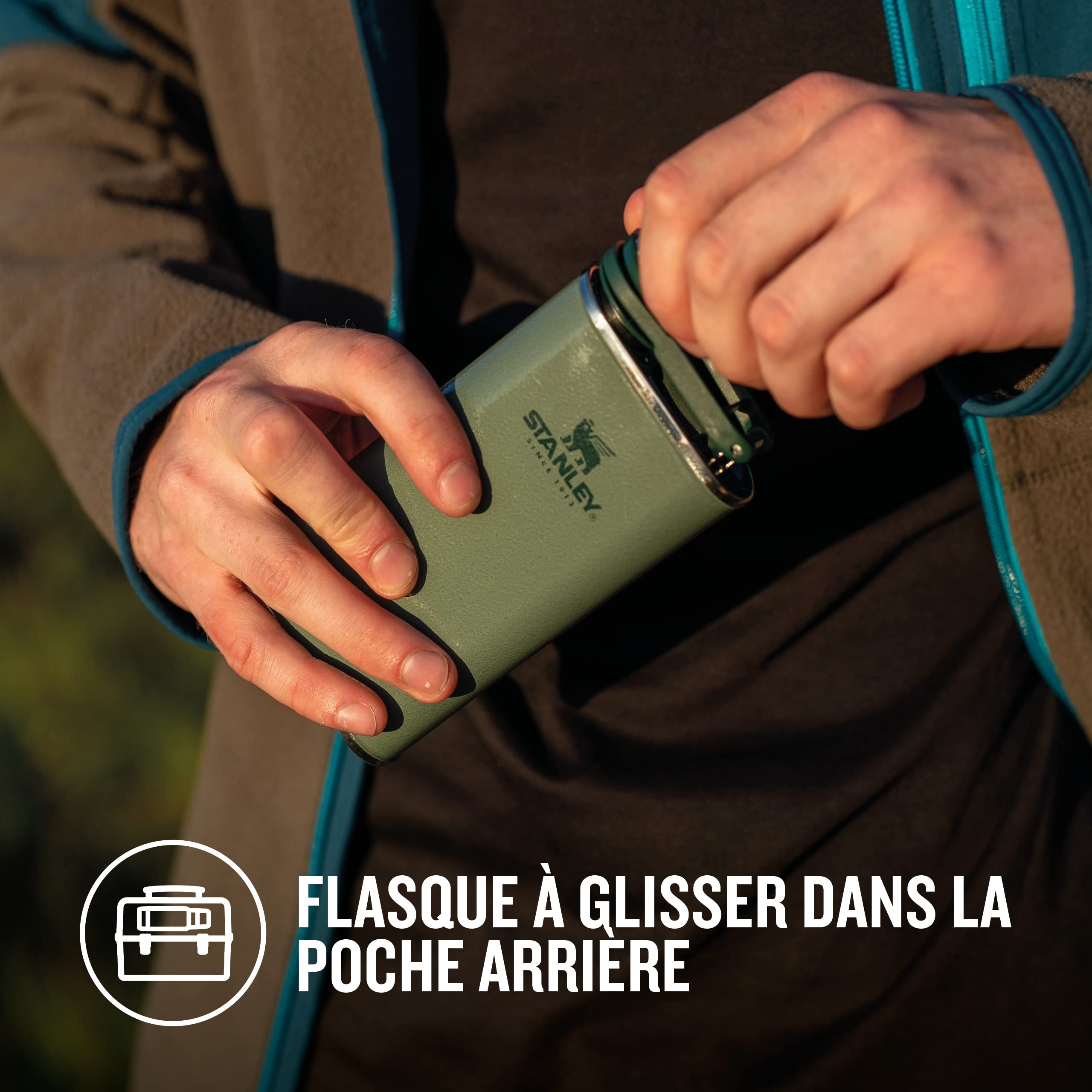 Stanley 1913 Adventure Pre-Party Shot Glass + Flask Set Hammertone Green - En acier Inoxydable sans BPA -Flasque en acier Inoxydable - Coffret cadeau - Passe au lave-vaisselle