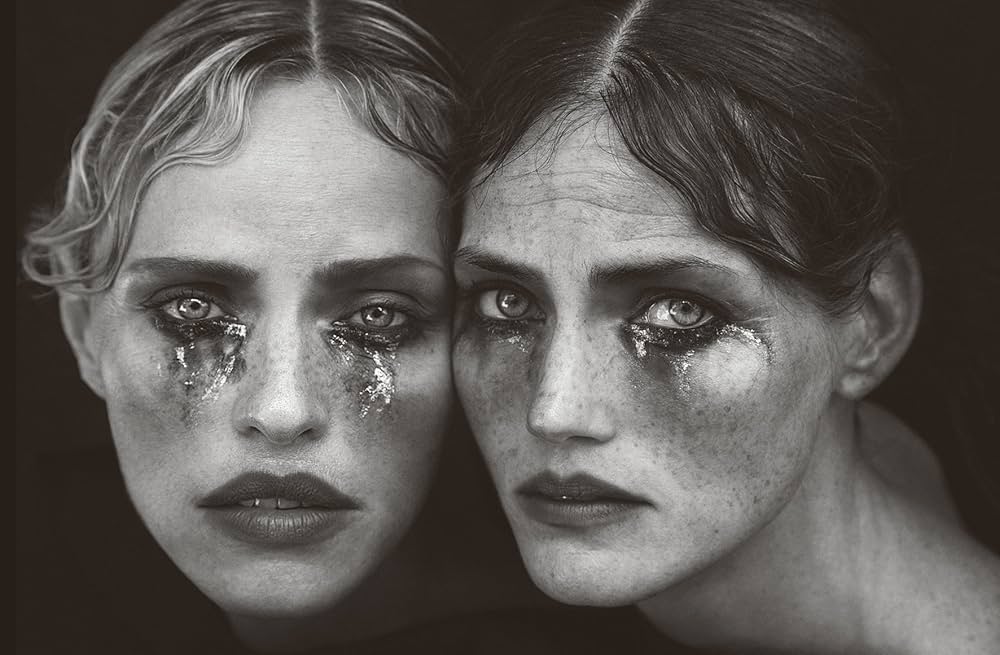 Sex & Cigarettes: Midenge, Daniella: 9783961710539: Books - Amazon.ca