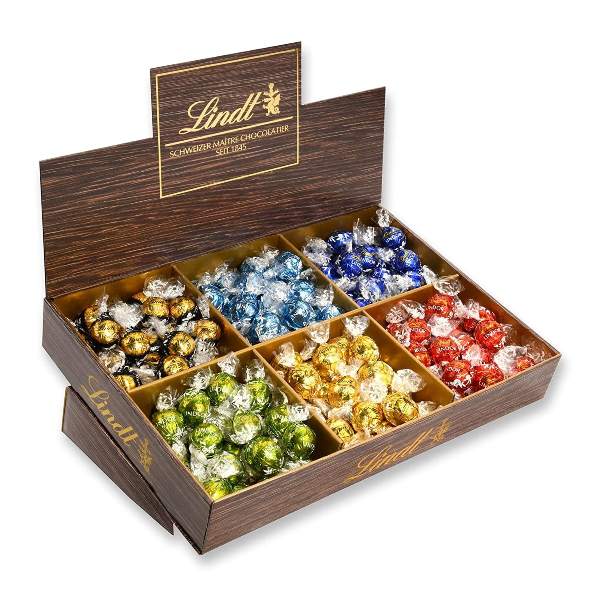 Lindt Chocolate LINDOR Counter Display | 1718 g | Approx. 138