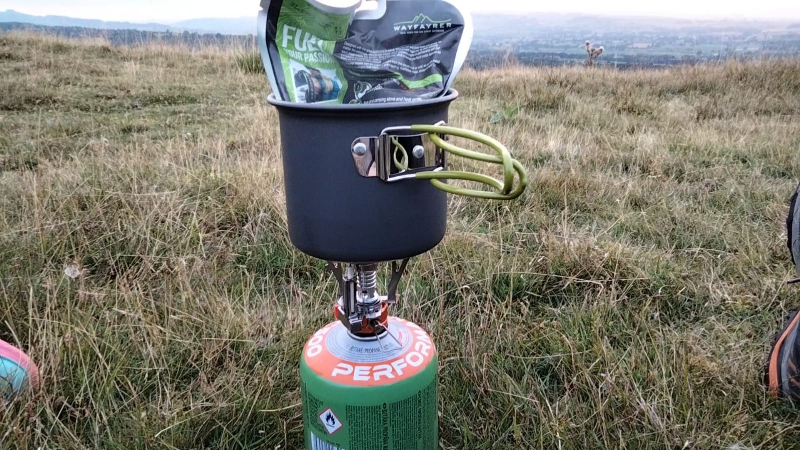 Queta Camping Cookware Set, Camping Pot with Stove Picnic Hiking