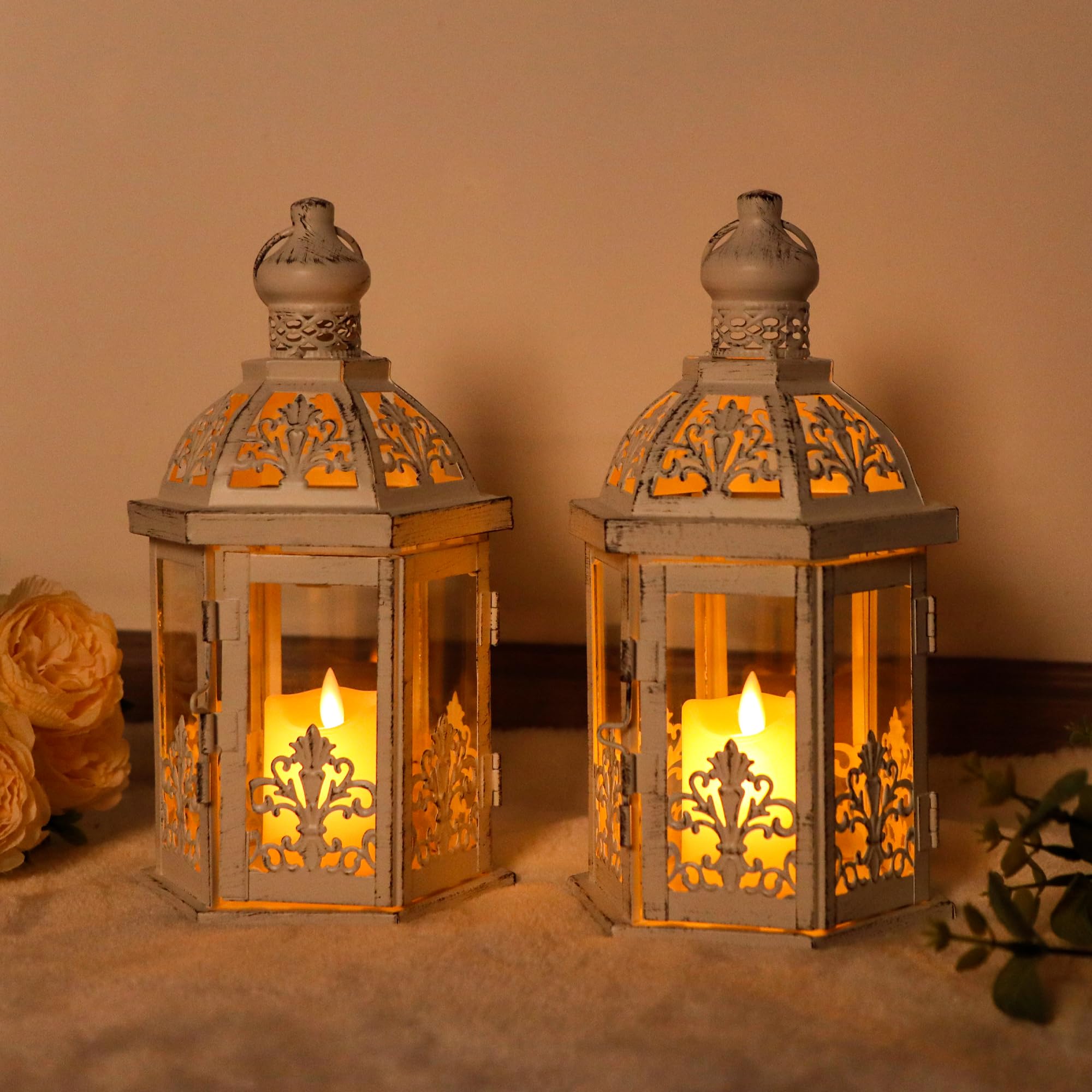 TRIROCKS Zestaw 2 białych metalowych dekoracyjnych lampionów świecowych, idealne do ogrodu, podwórka, patio
