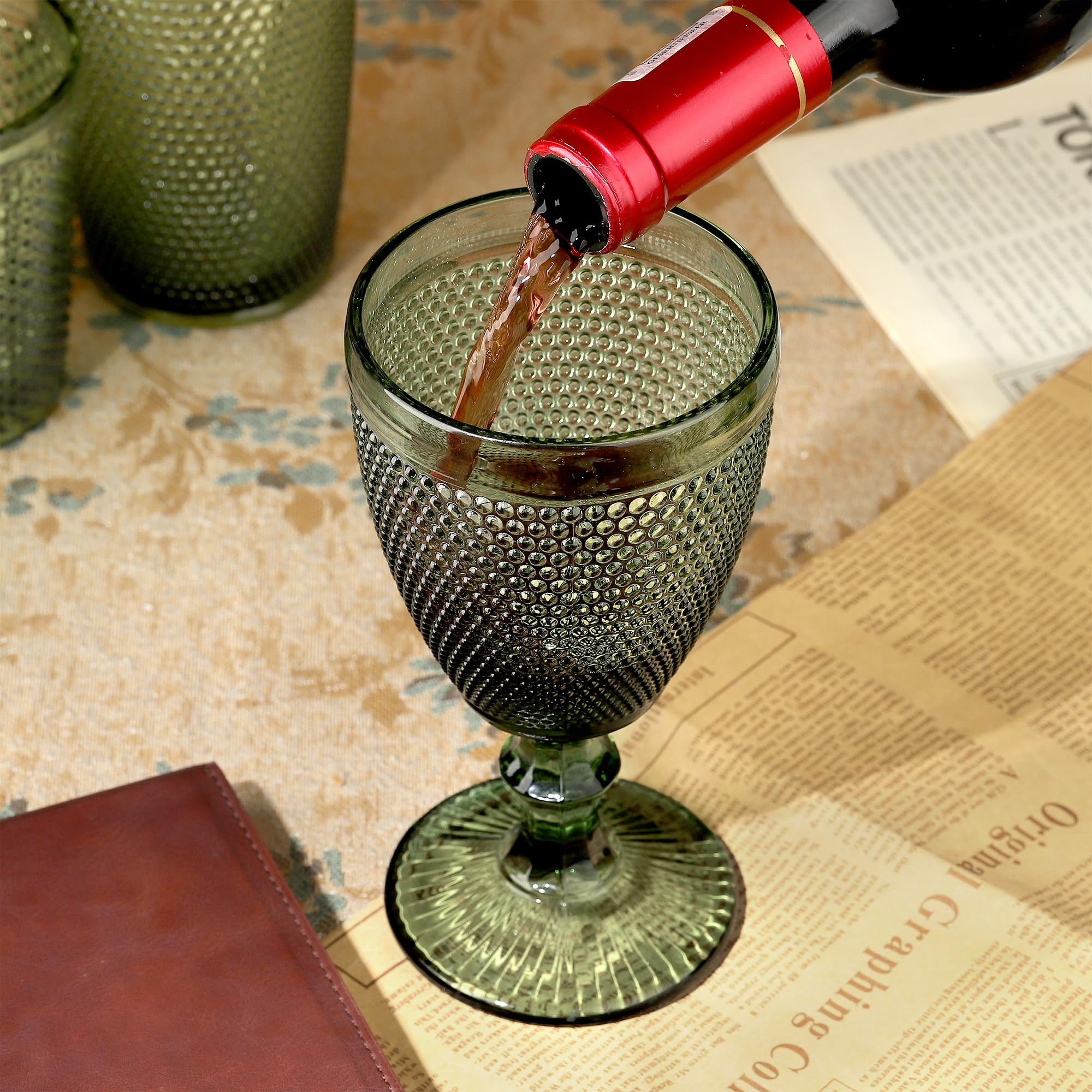 Joeyan 300ml Grün Vintage Weingläser mit Relief design,Bunt Kelchgläser Weinkelch Set für Wein Saft Getränke,Set von 4 Trinkgläser Retro mit fuß, Spülmaschinenfest