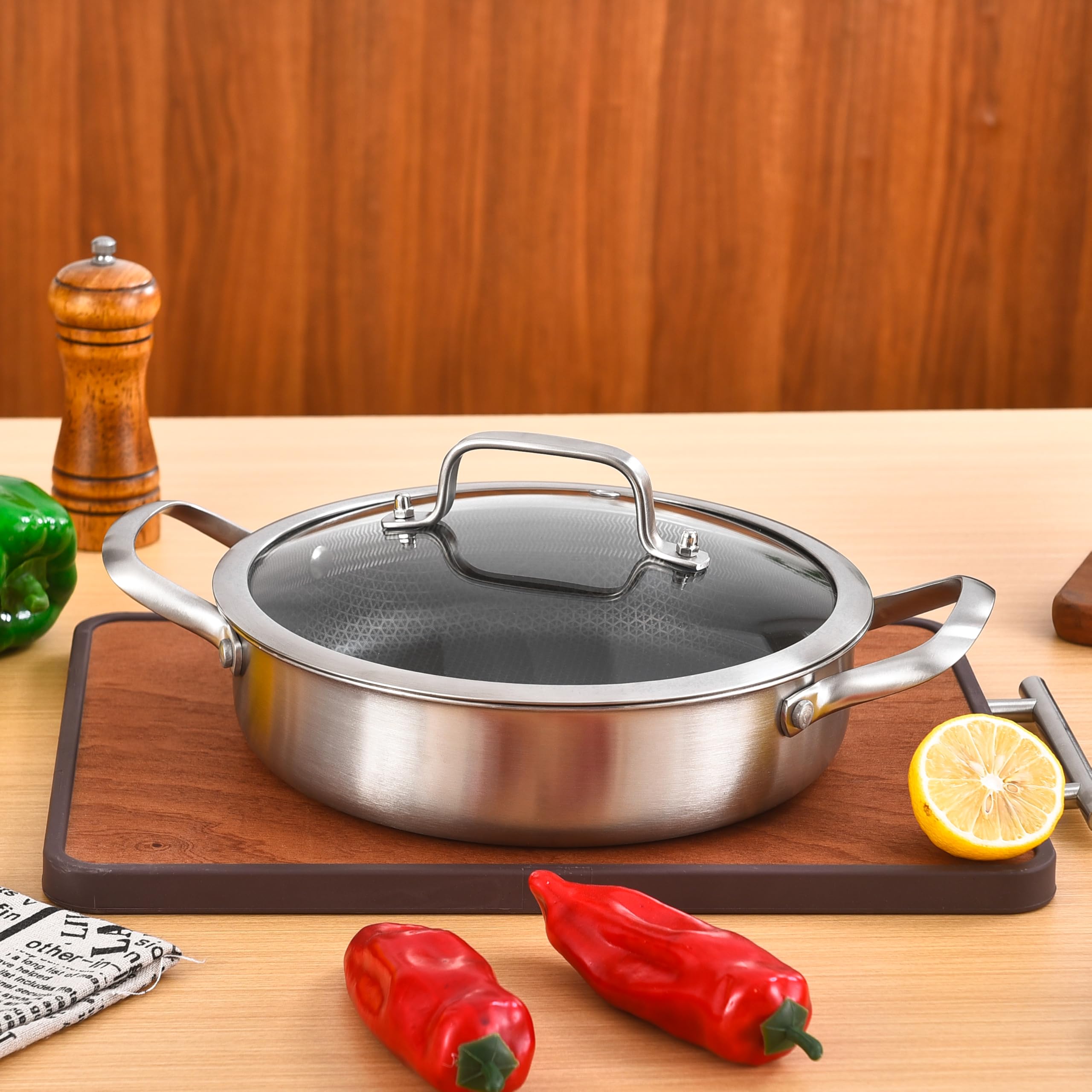 Inqibee Schmorpfanne 26 cm Hoher Rand, Schmortopf mit Deckel 2,5L | Edelstahl 18/8 antihaftbeschichtet, Pfanne Induktion, Servierpfanne für alle Herdarten geeignet, backofengeeignet