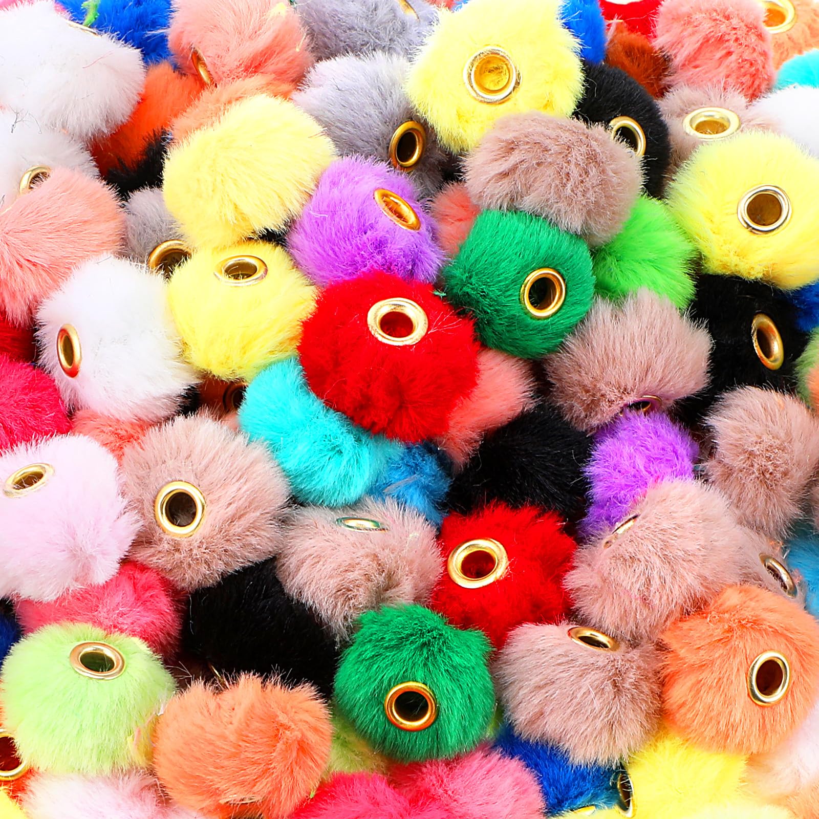 Pompons en fausse fourrure pour raviver vos projets de loisirs créatifs à la maison