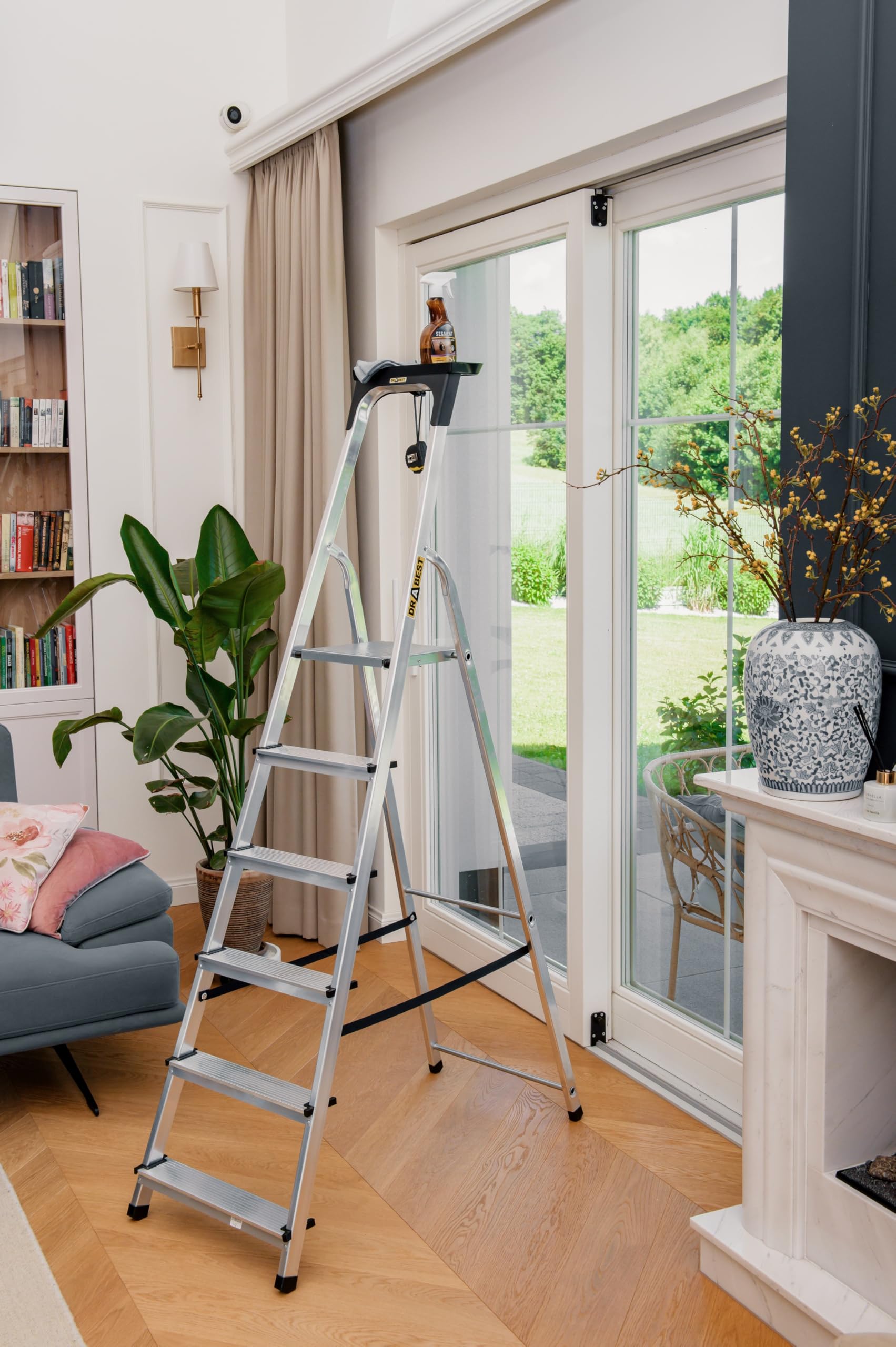 Drabest – Escalera doméstica – Escalera de Mano – 6 peldaños – Altura de Trabajo 3,19 m – Escalera de Mano Plegable de Aluminio, Carga máx. 125kg – con Plataforma de 25 x 26cm, Patas Antideslizantes