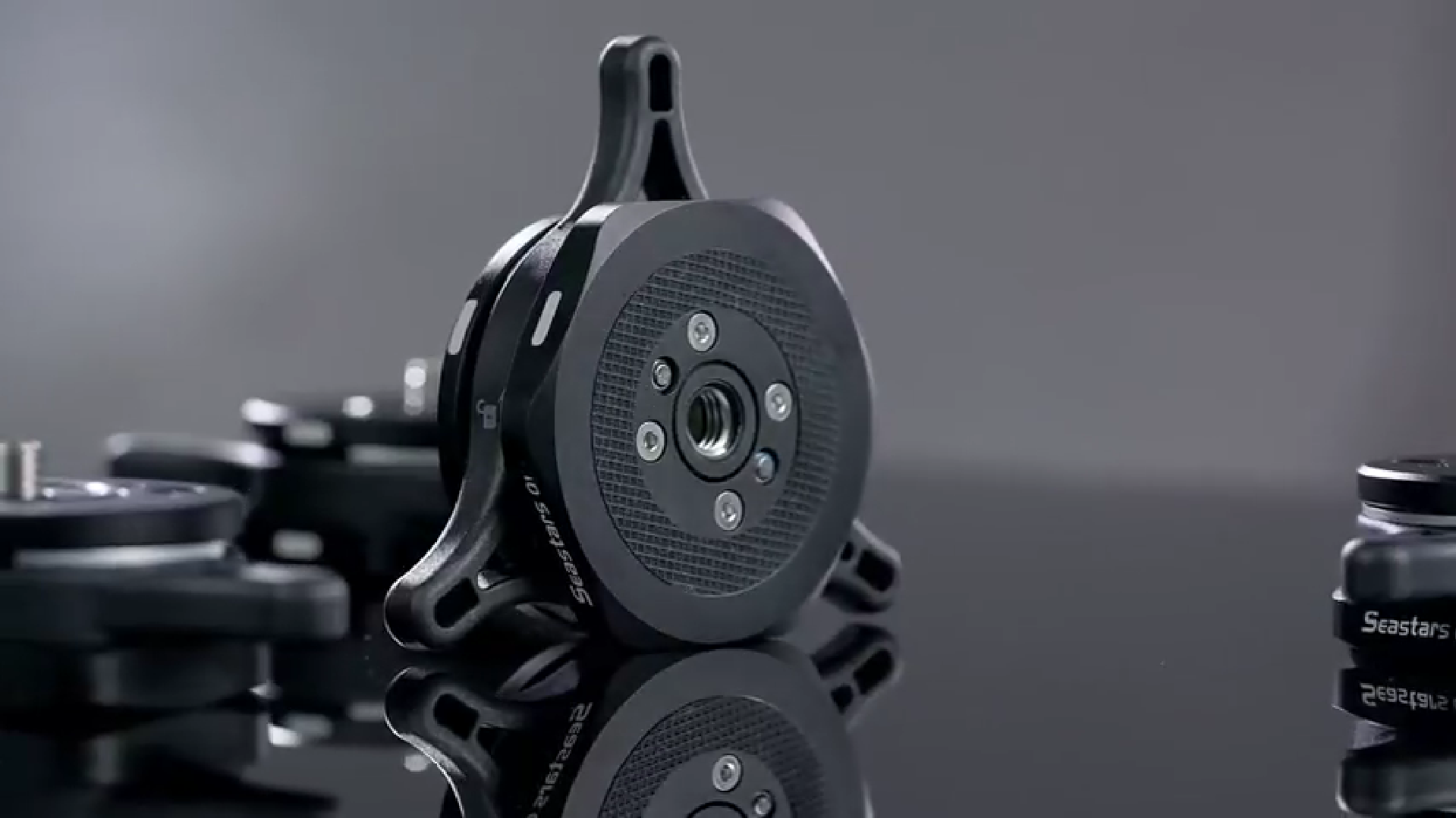 Amazon.co.jp: IFOOTAGE クイックリリースシステム Q1S、プレート、1/4