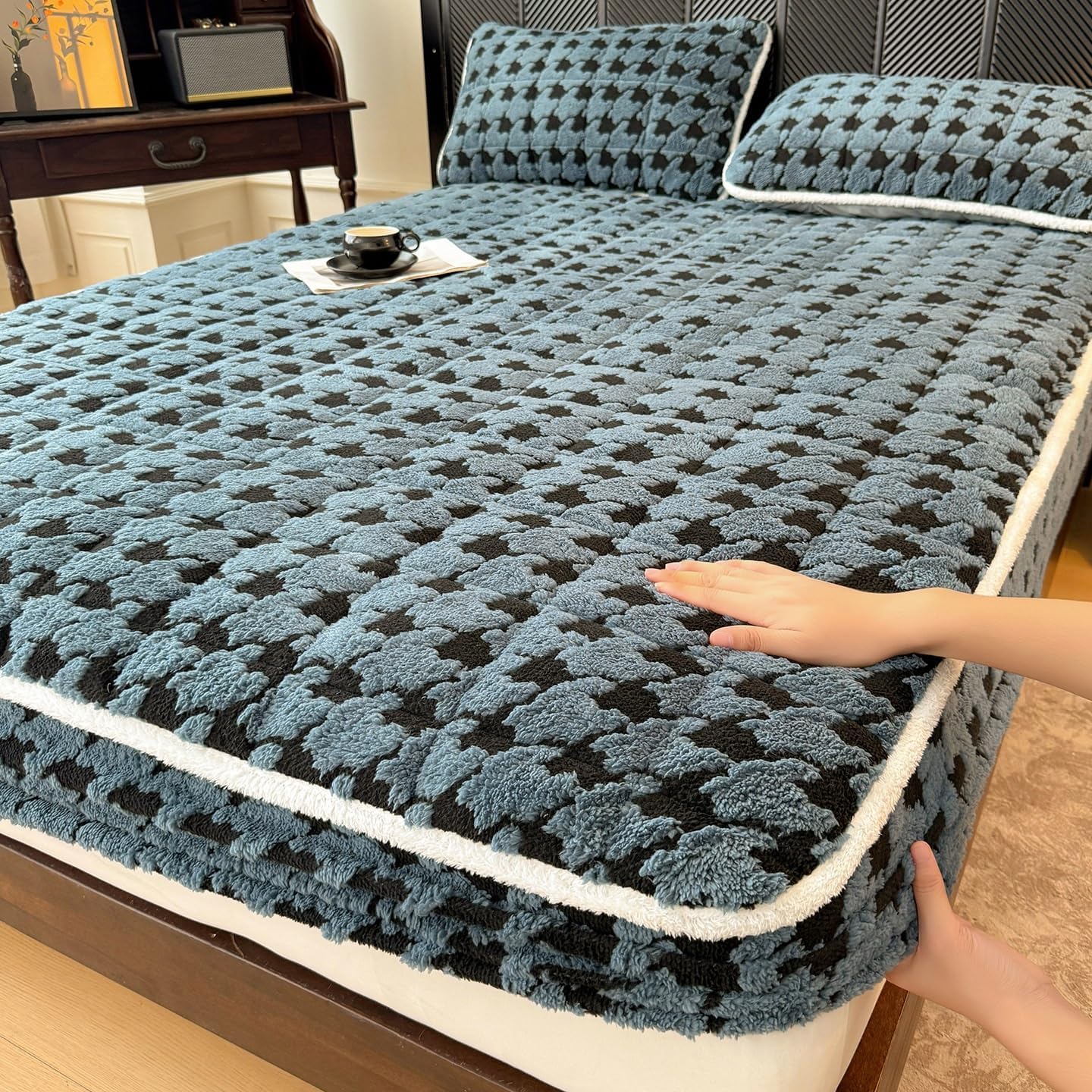Bedspread Velvet Elastic Bed Sheets Mattress Cover Thickened Fitted Sheet, Fleece Fitted Sheets(Dark Blue,King)