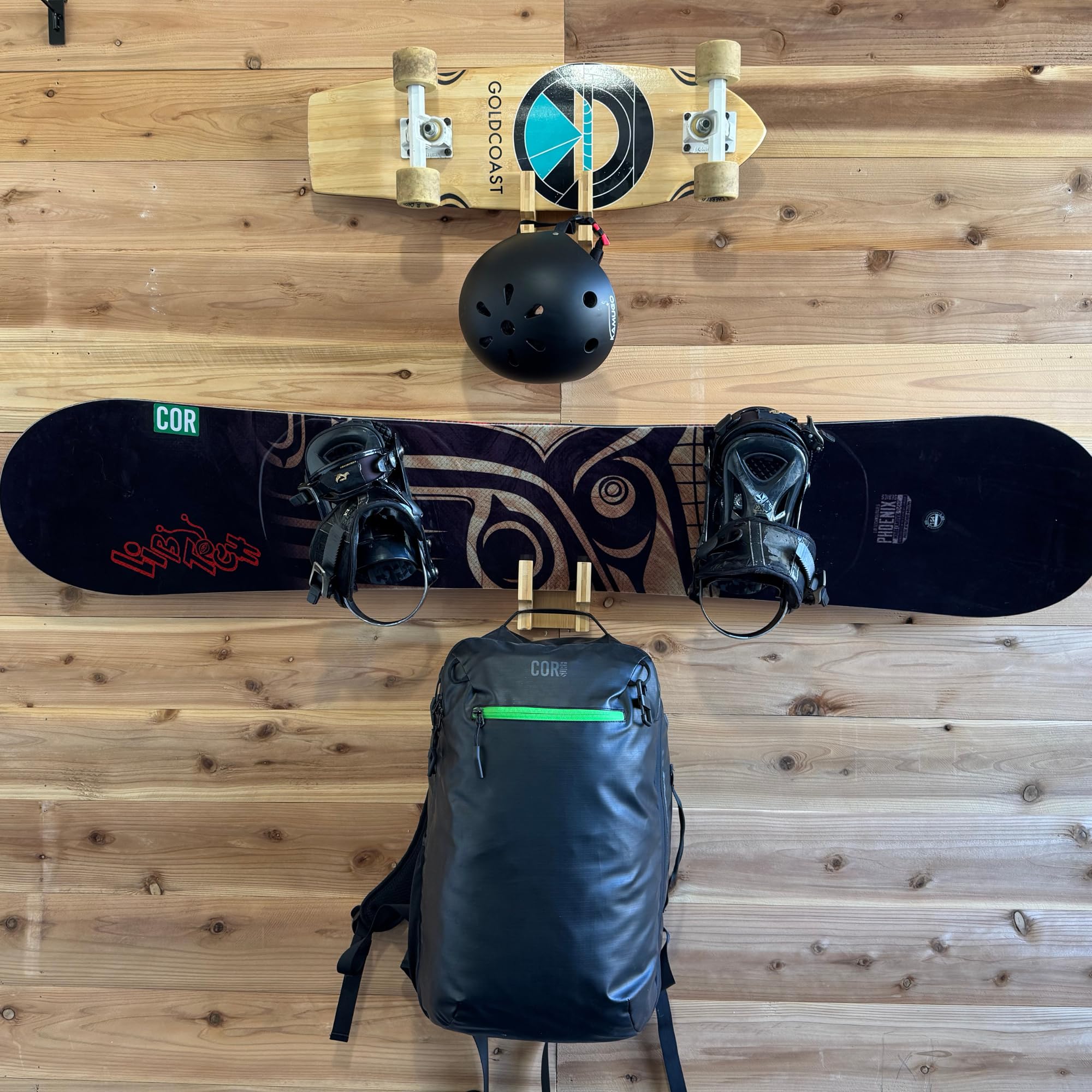 COR Surf Soporte de pared para monopatín y snowboard de bambú con gancho