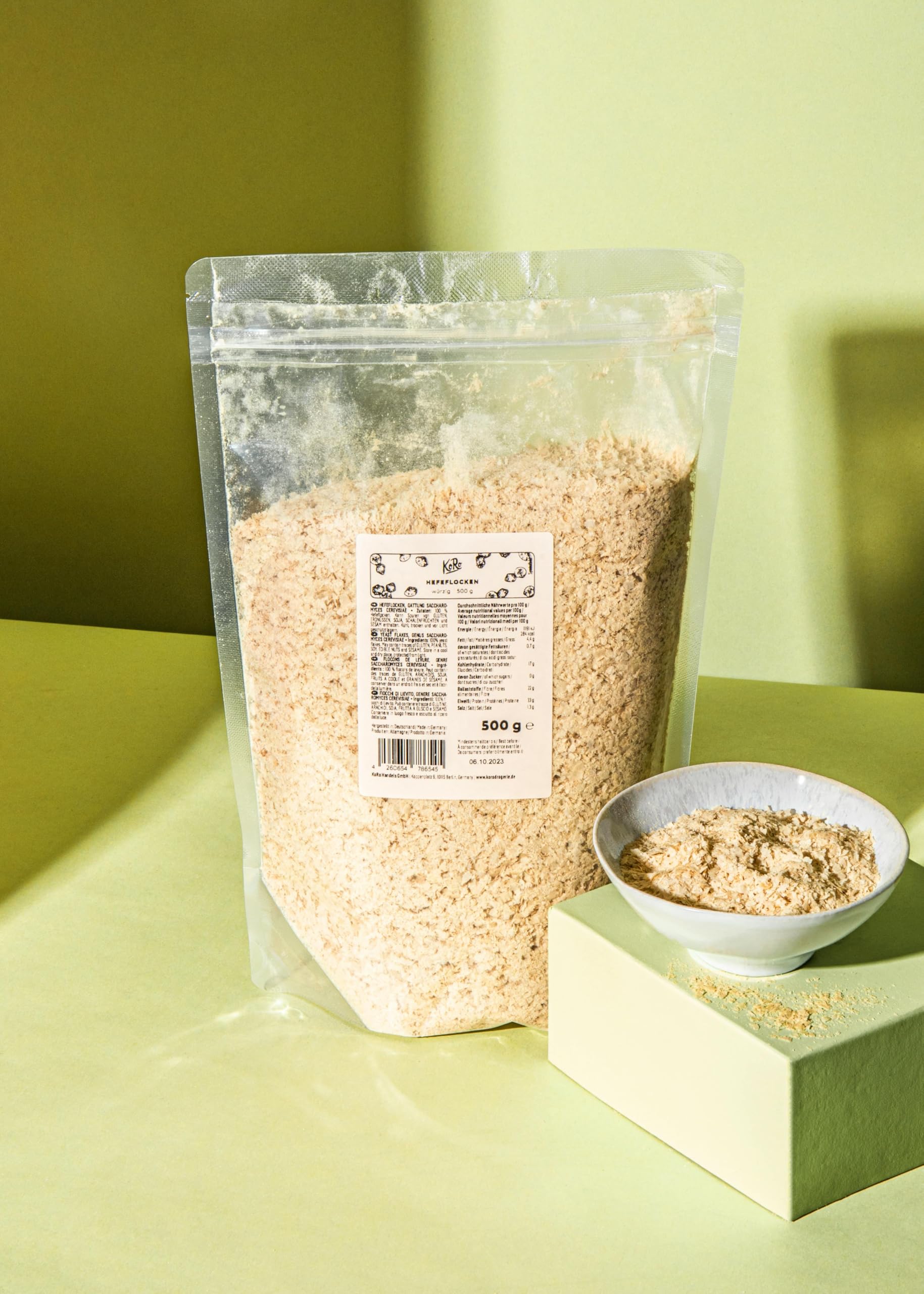 KoRo - Lievito alimentare in scaglie 500 g - fiocchi di lievito nutrizionale di melassa grattugiato, ricco di vitamina b12, ideale come formaggio vegano