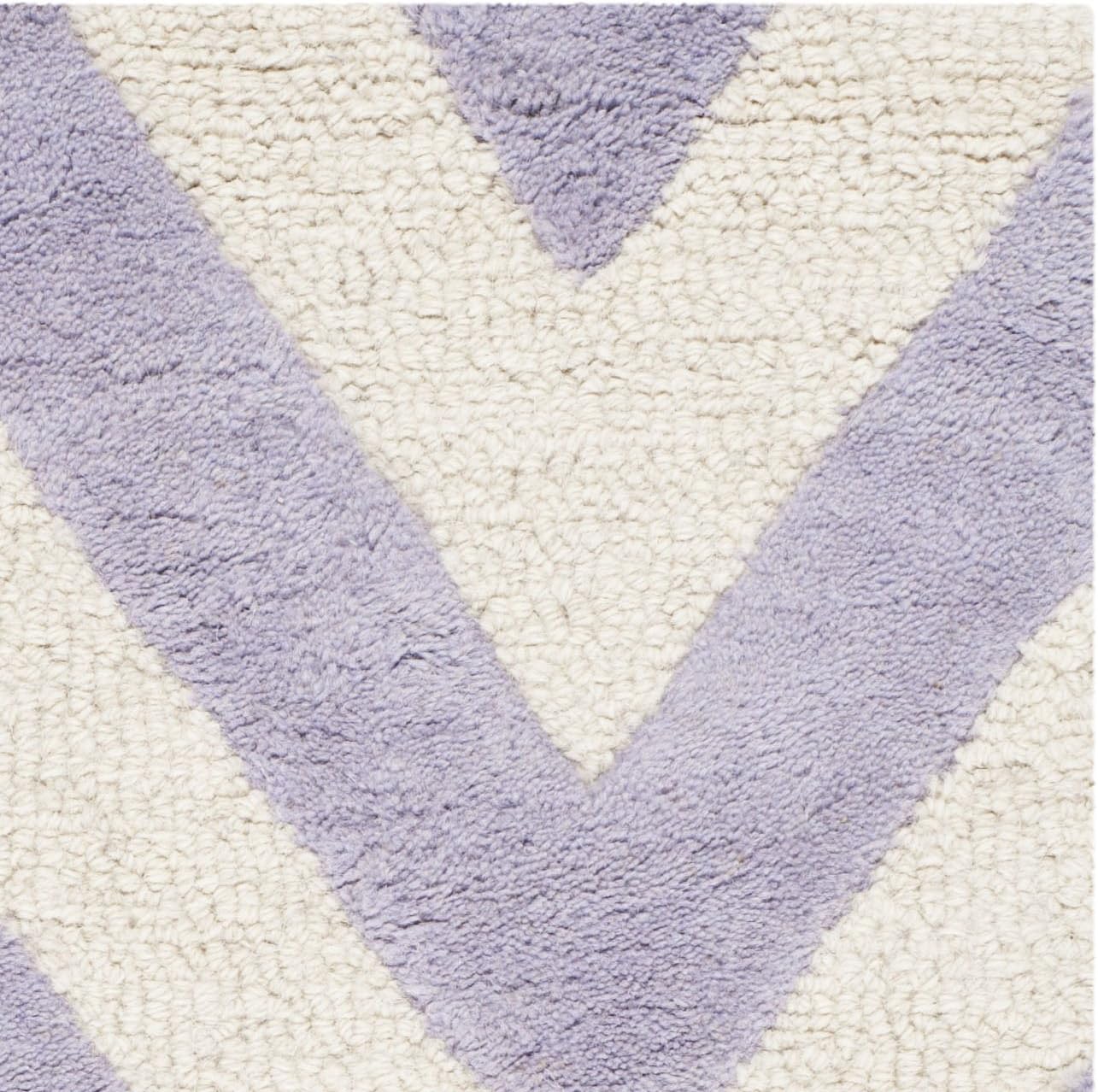 SAFAVIEH Cambridge Collection Accent Rug - 3' x 5', Lavender & Ivory, Handmade Chevron Wool, Ideal for High Traffic Areas in Entryway, Living Room, Bedroom (CAM139C)