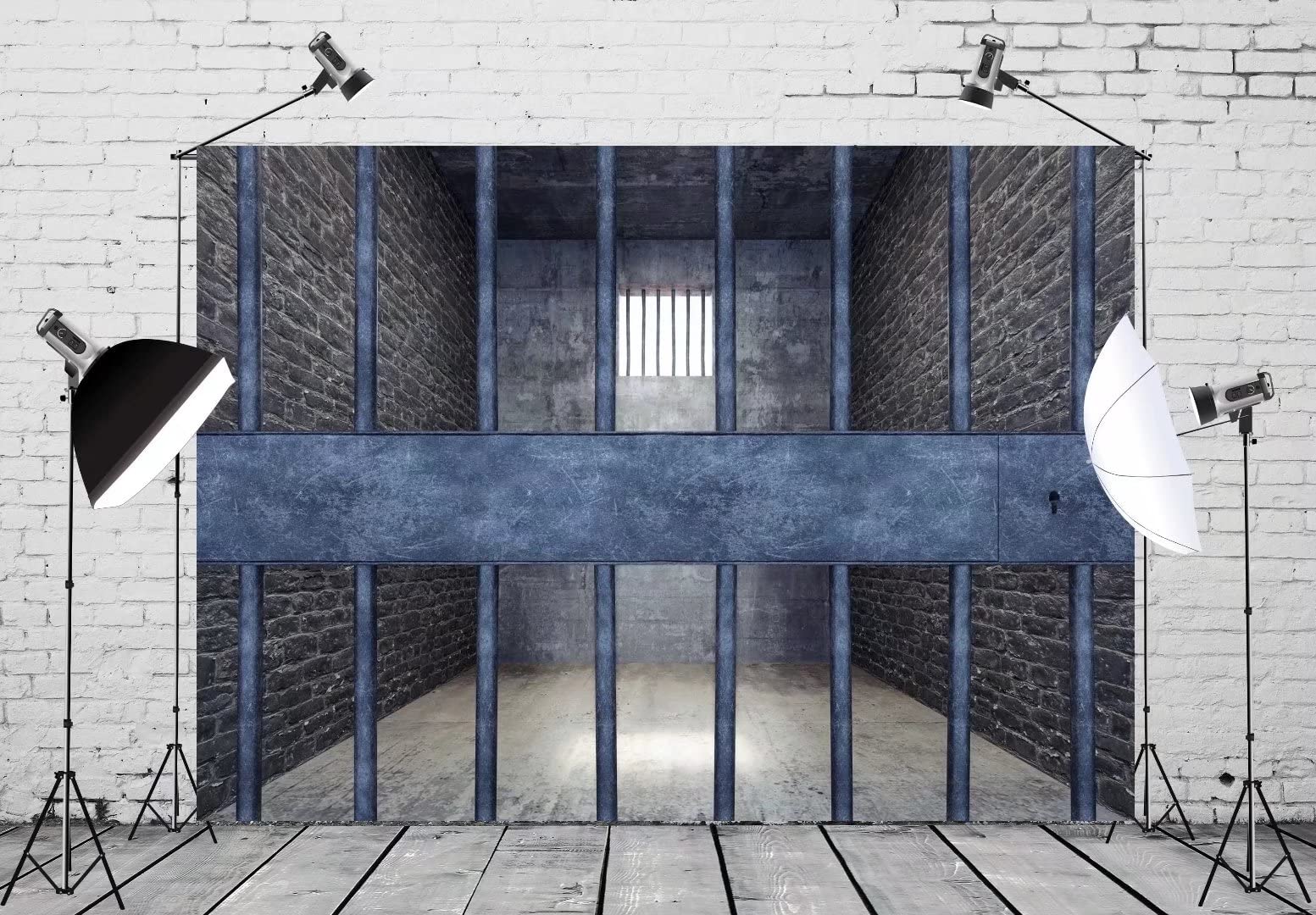 Amazon.com: BELECO 監獄背景5 x 2 英尺(約1.5 x 0.9 公尺)織物監獄細胞背景警察監禁室單身派對警察和強盜派對裝飾垃圾磚牆 背景監獄場景派對