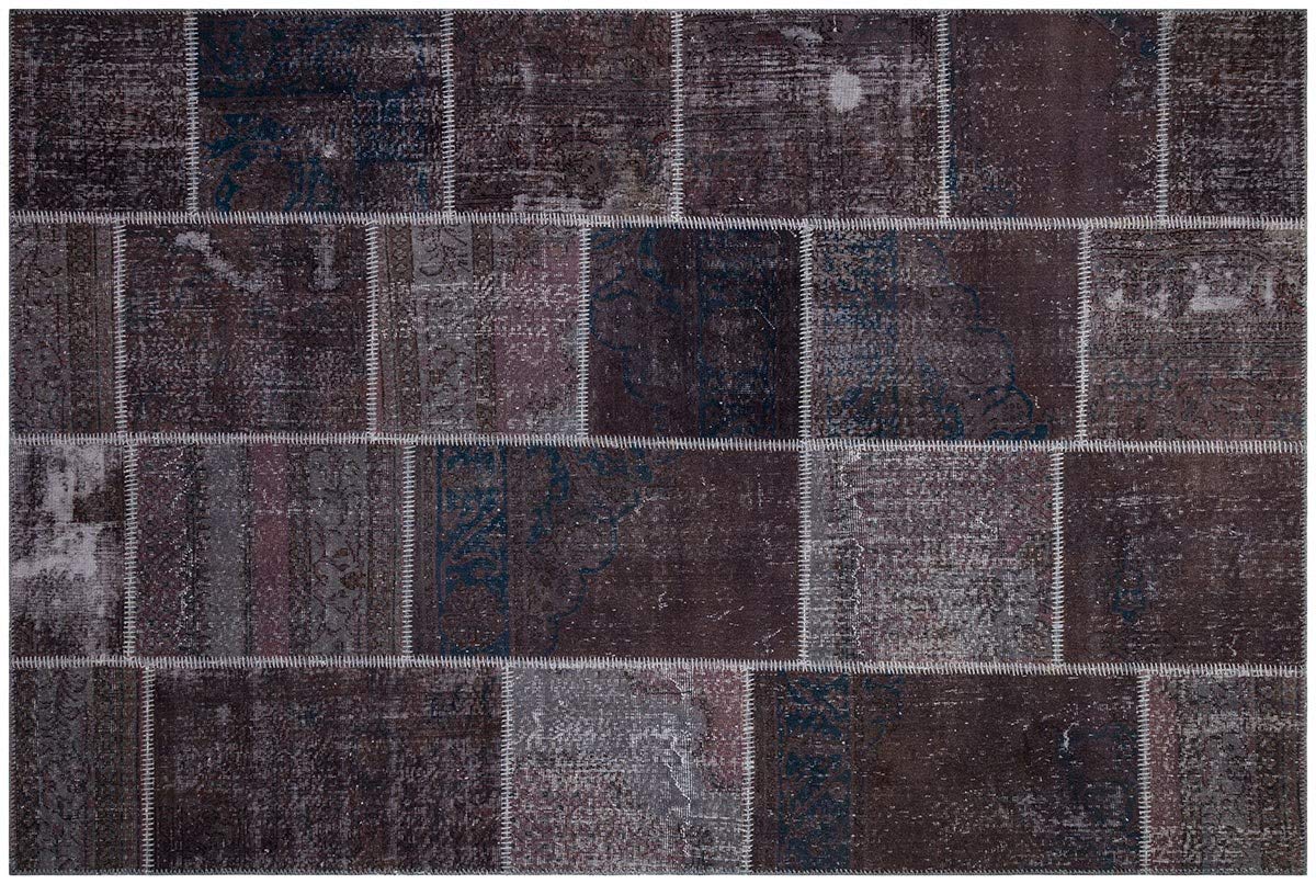 Tapis patchwork turc en laine anthracite, une seconde vie textile chargée d'histoire